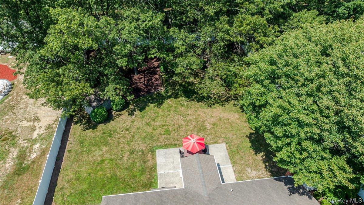 10 Pashen Place, Dix Hills, NY 11746