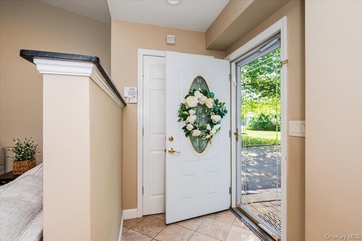 10 Pashen Place, Dix Hills, NY 11746