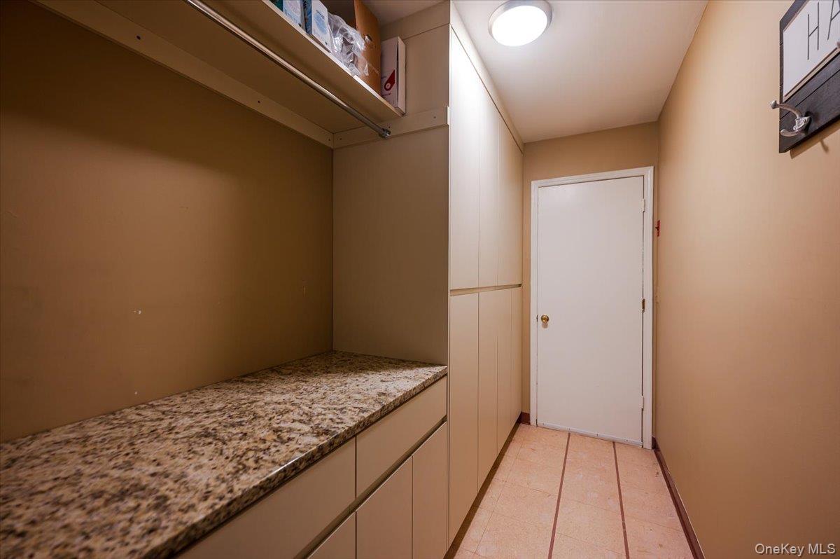 10 Pashen Place, Dix Hills, NY 11746