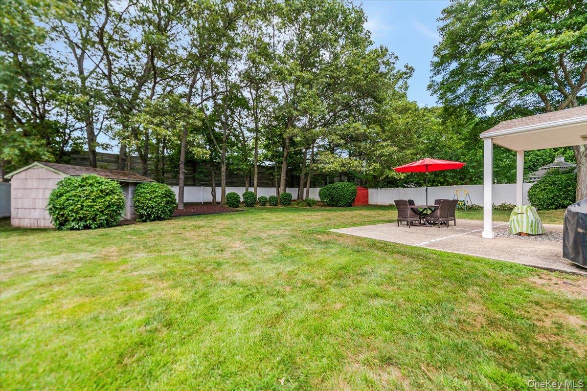 10 Pashen Place, Dix Hills, NY 11746