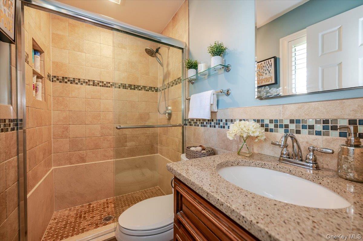 10 Pashen Place, Dix Hills, NY 11746