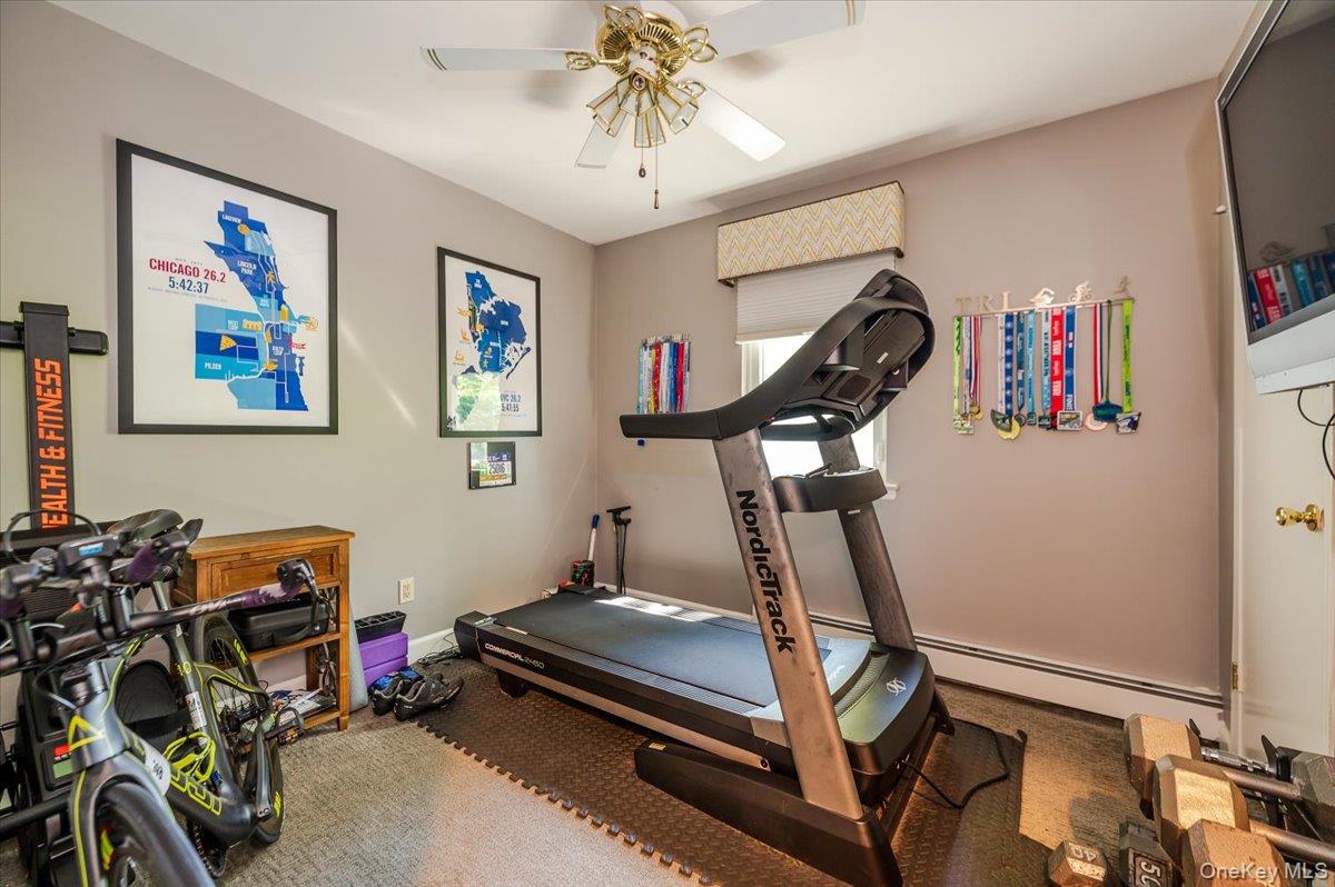 10 Pashen Place, Dix Hills, NY 11746