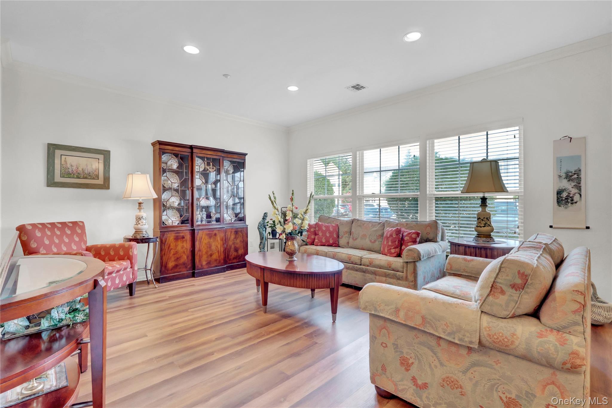 705 Narragansett Villas Drive, Lindenhurst, NY 11757