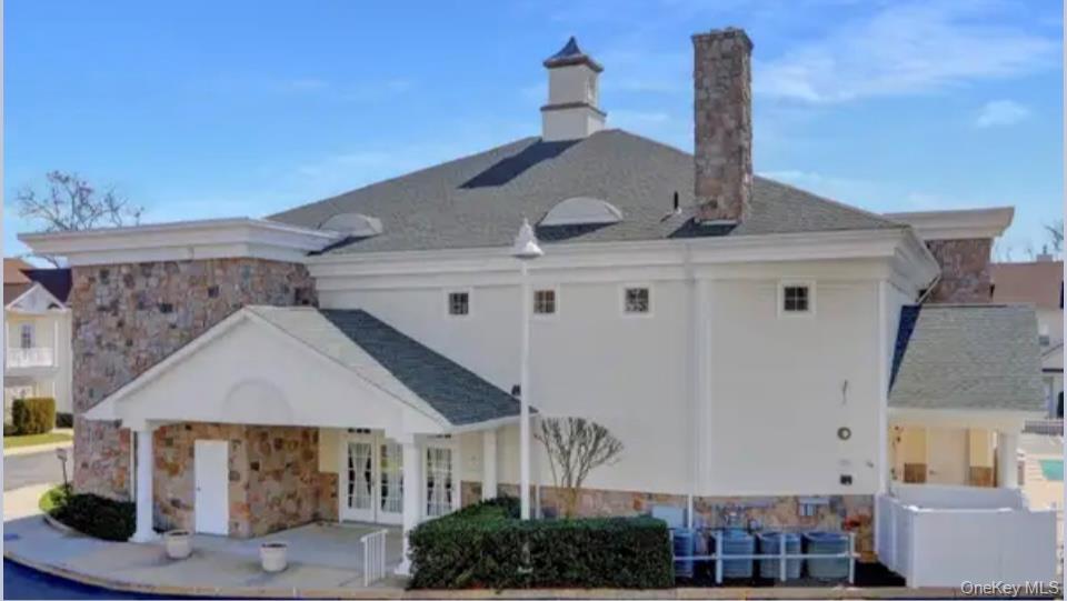 705 Narragansett Villas Drive, Lindenhurst, NY 11757