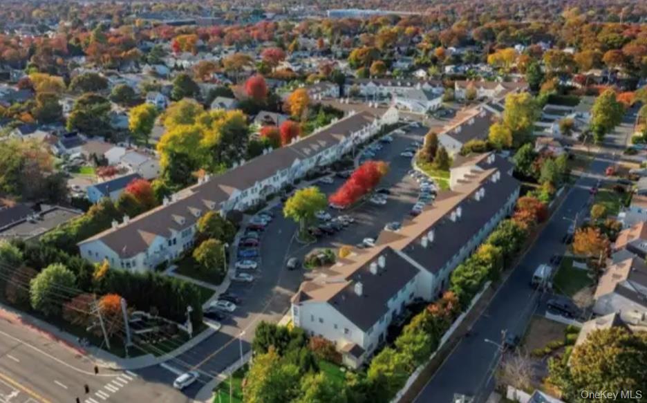 705 Narragansett Villas Drive, Lindenhurst, NY 11757