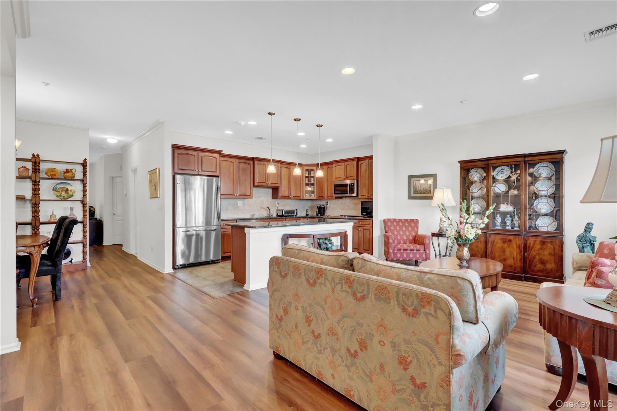 705 Narragansett Villas Drive, Lindenhurst, NY 11757