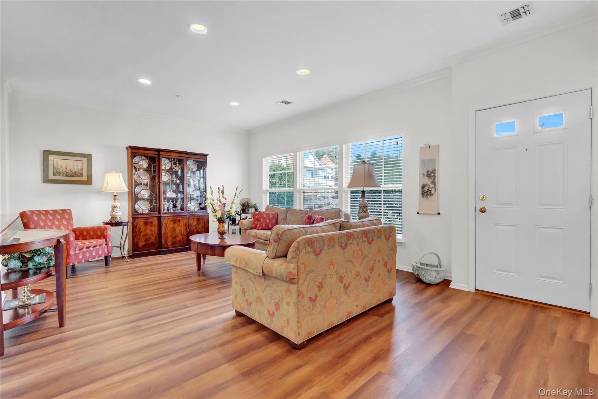 705 Narragansett Villas Drive, Lindenhurst, NY 11757