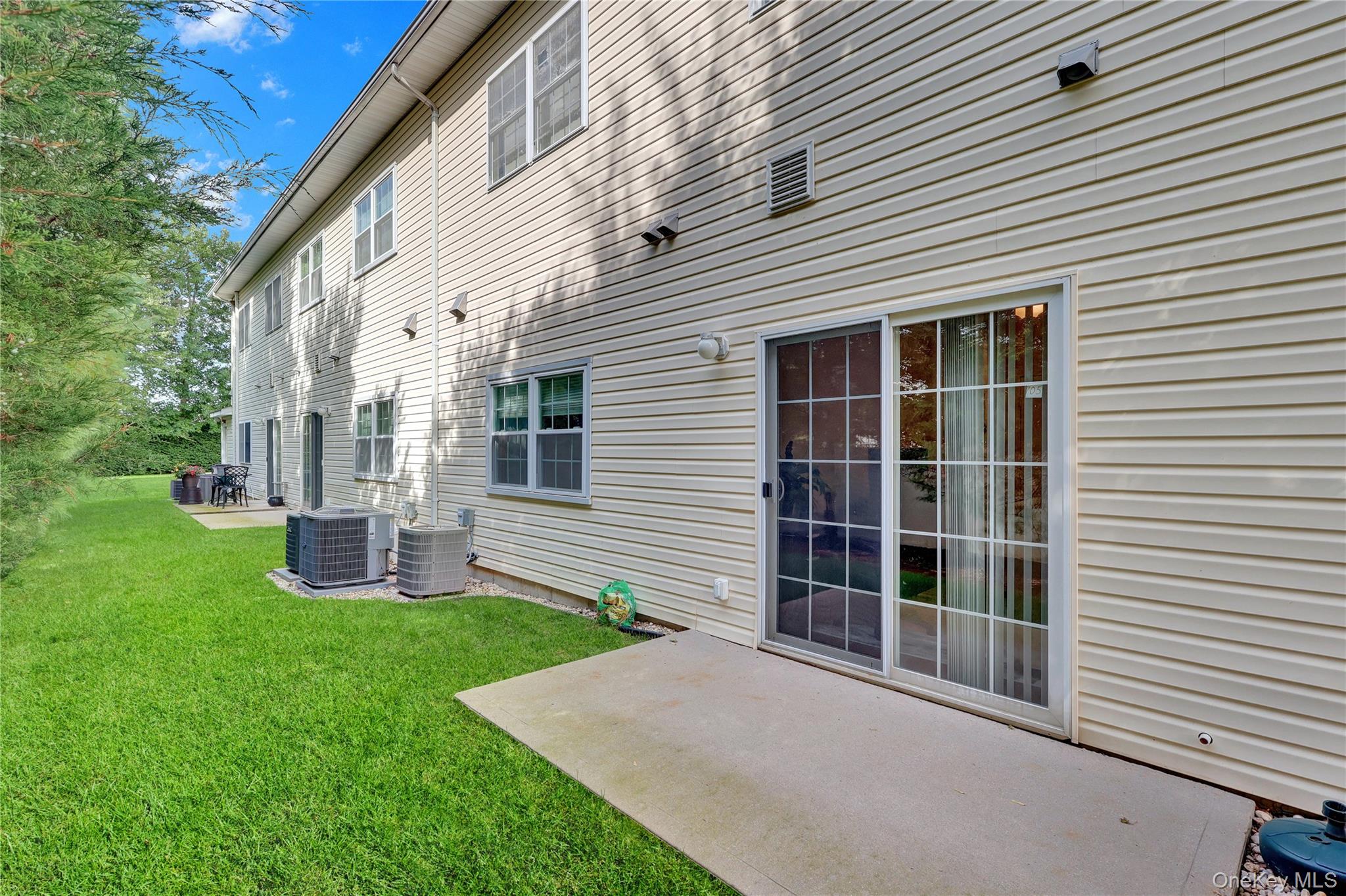 705 Narragansett Villas Drive, Lindenhurst, NY 11757