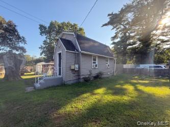 184 Caleb's Path, Brentwood, NY 11717