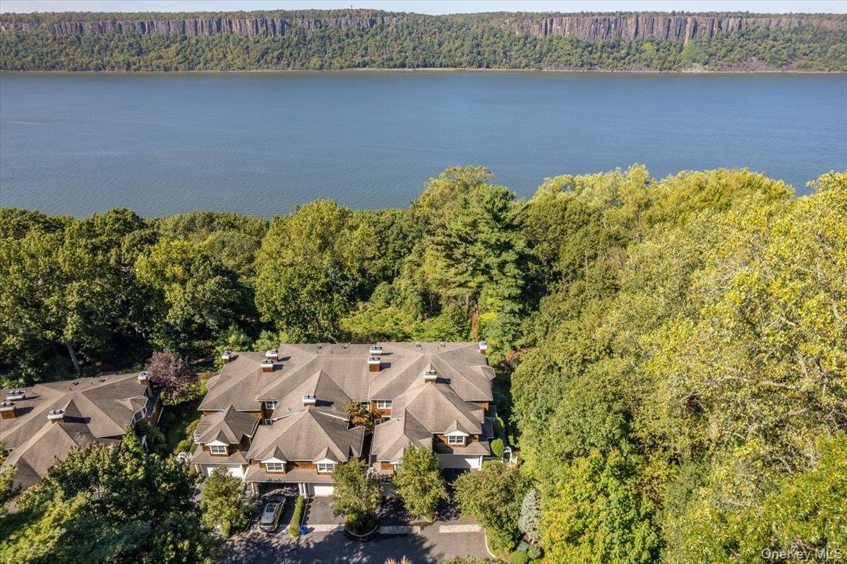 1 Riverpointe Road, Hastings-on-Hudson, NY 10706