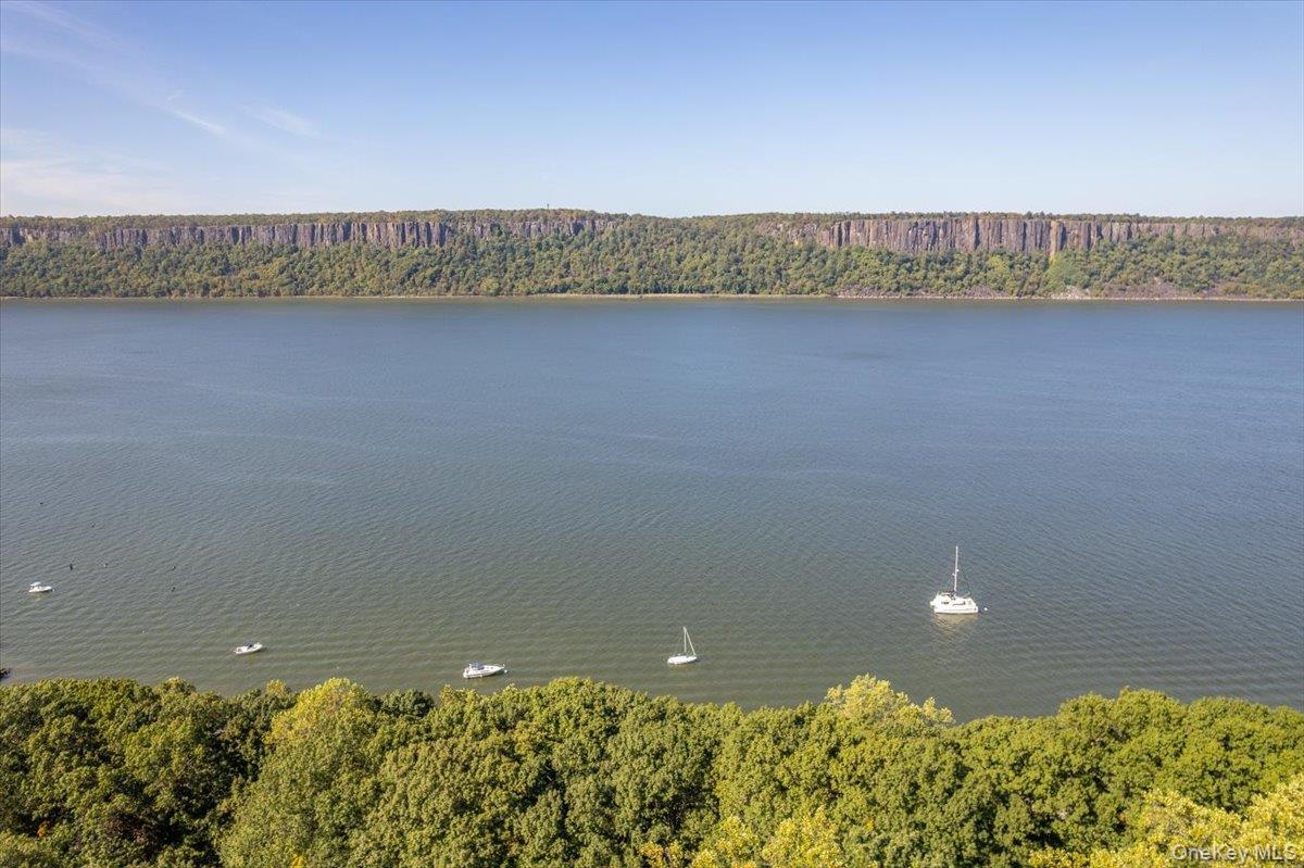 1 Riverpointe Road, Hastings-on-Hudson, NY 10706