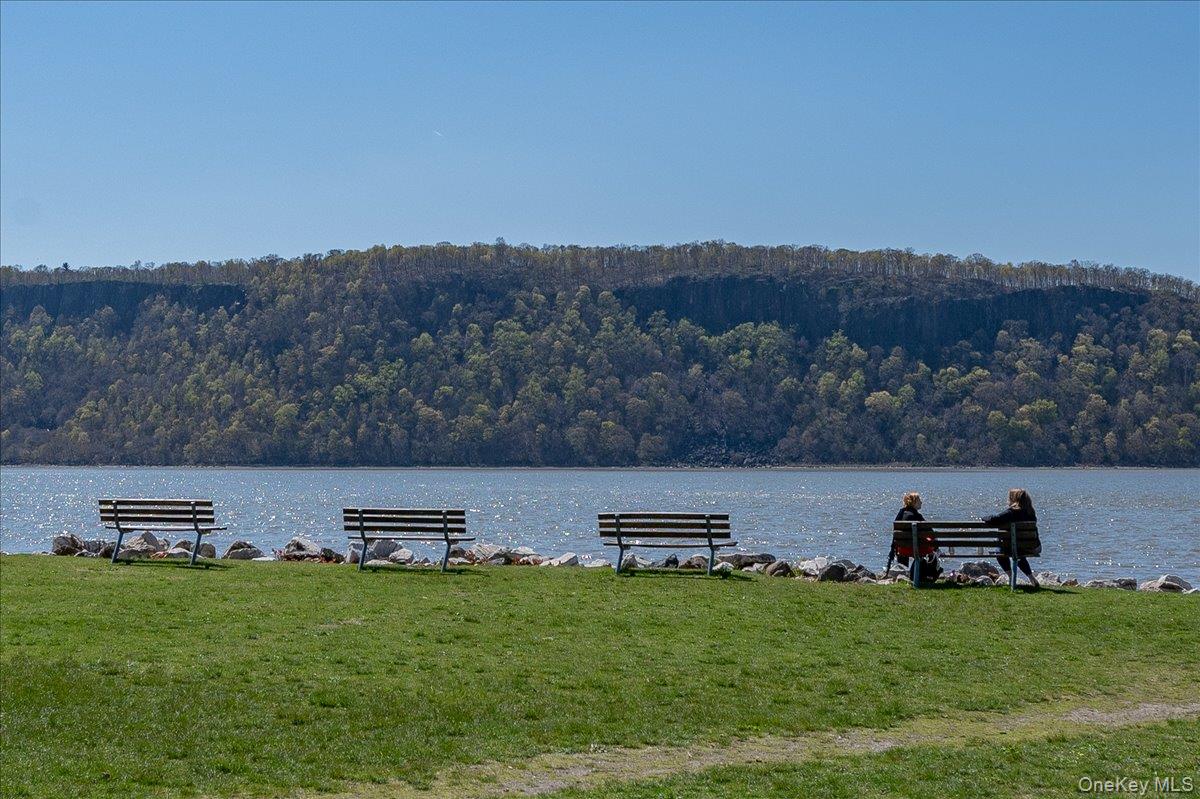 1 Riverpointe Road, Hastings-on-Hudson, NY 10706