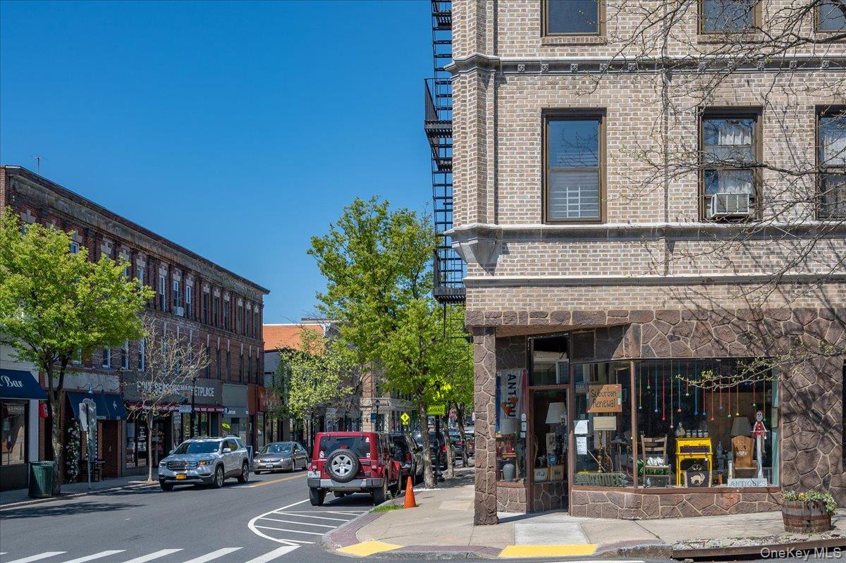 1 Riverpointe Road, Hastings-on-Hudson, NY 10706