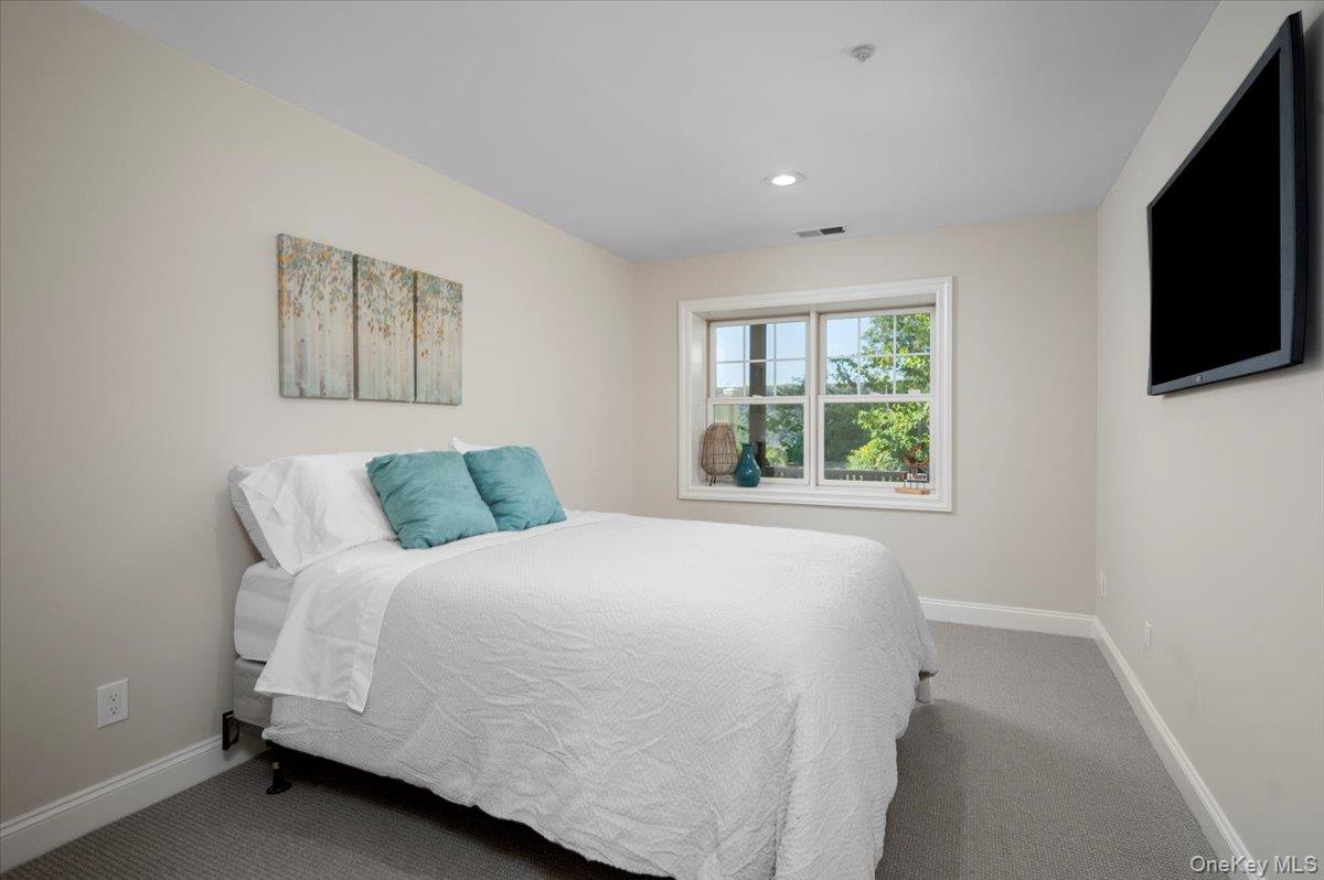 1 Riverpointe Road, Hastings-on-Hudson, NY 10706