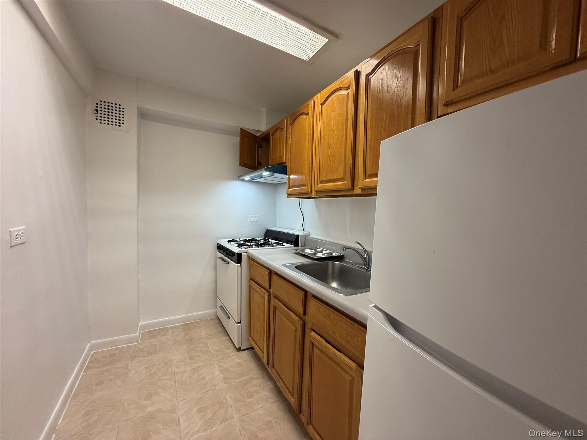 14430 Roosevelt Avenue # 104, Flushing, NY 11354