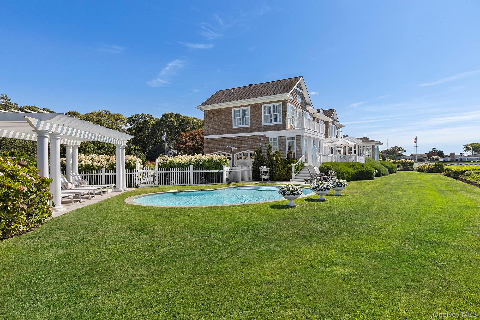 19 Canal Way, Hampton Bays, NY 11946