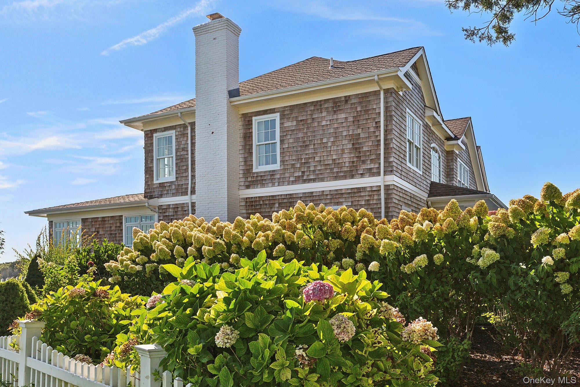 19 Canal Way, Hampton Bays, NY 11946