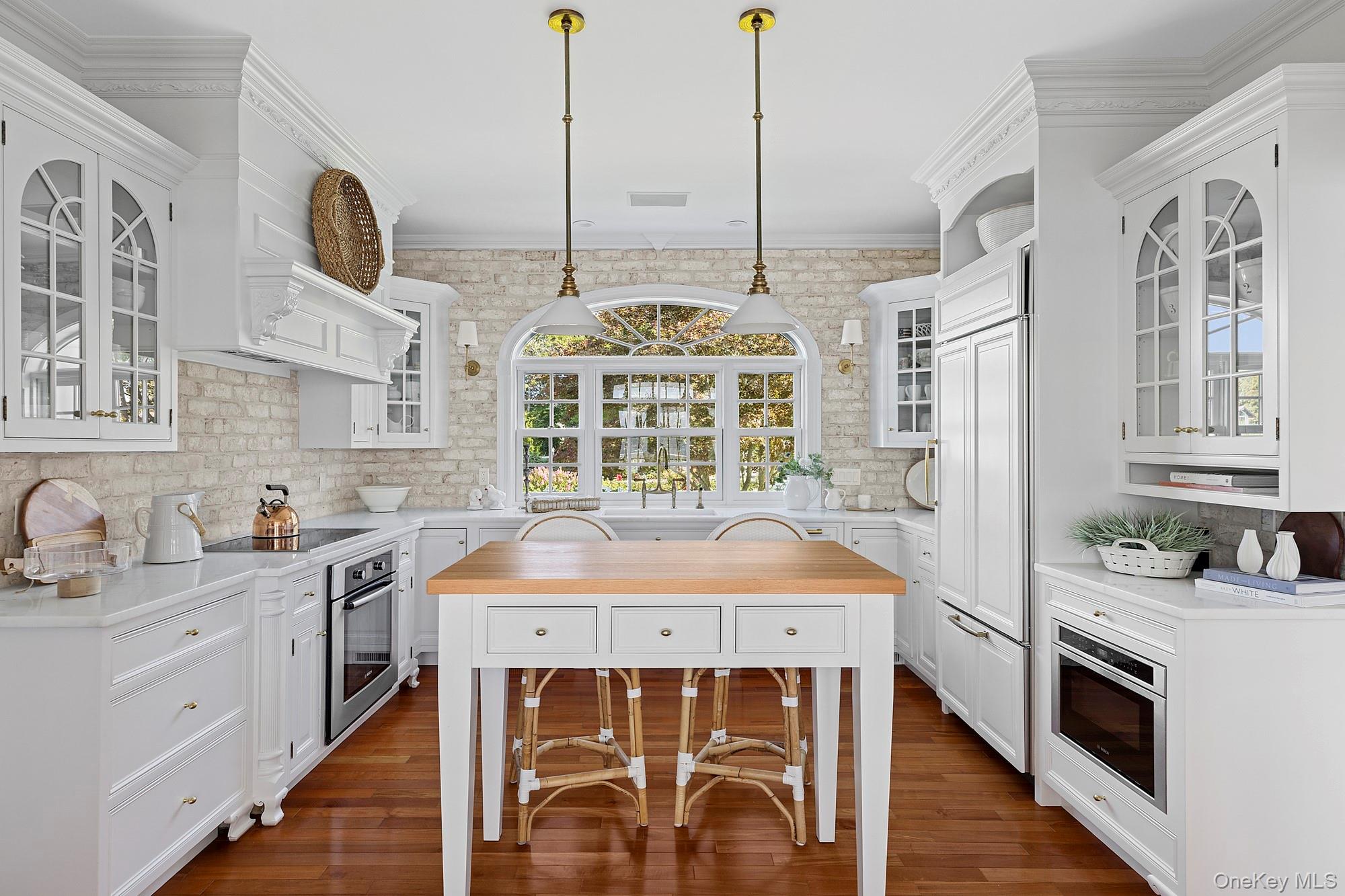 19 Canal Way, Hampton Bays, NY 11946