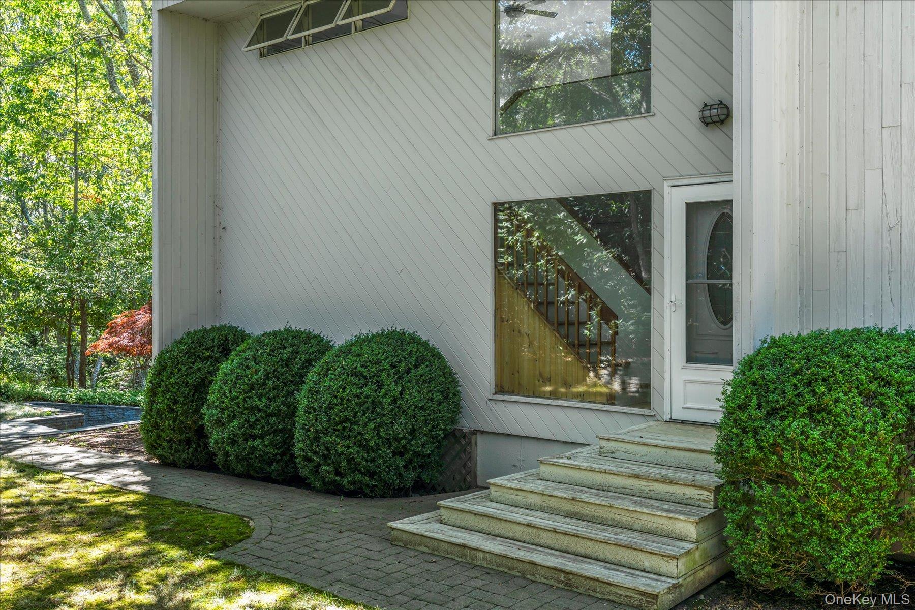 11 Deer Trail Road, Southampton, NY 11968