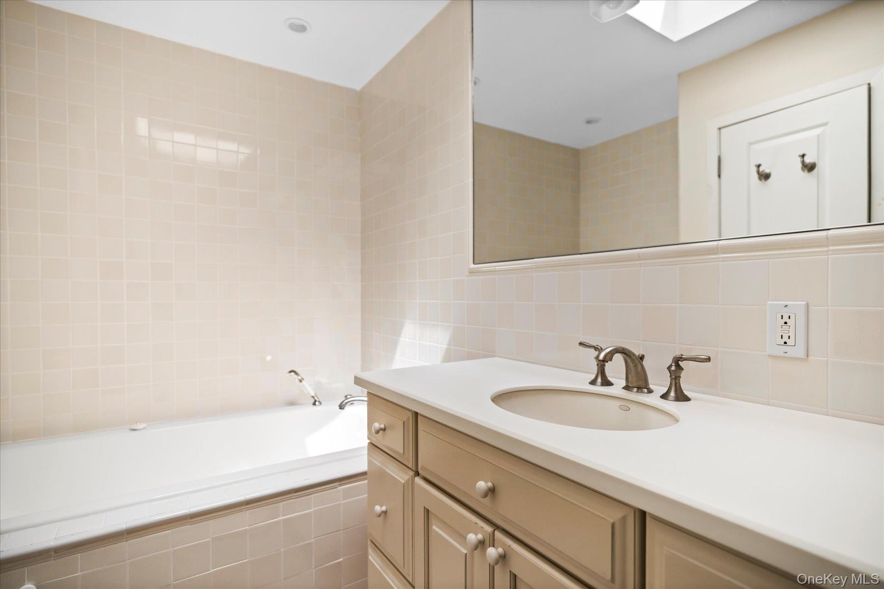 11 Deer Trail Road, Southampton, NY 11968