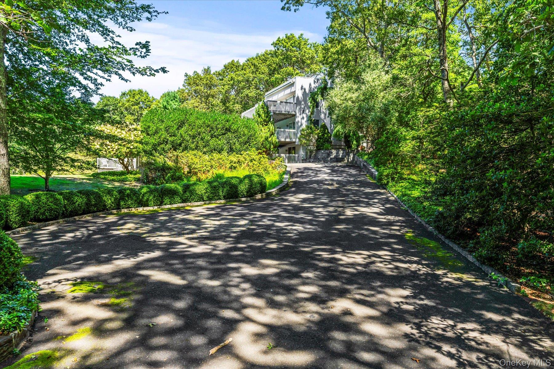 11 Deer Trail Road, Southampton, NY 11968