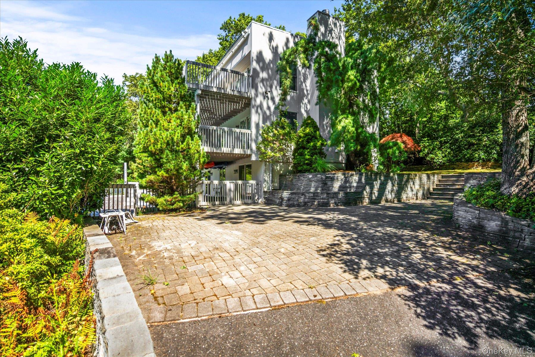 11 Deer Trail Road, Southampton, NY 11968