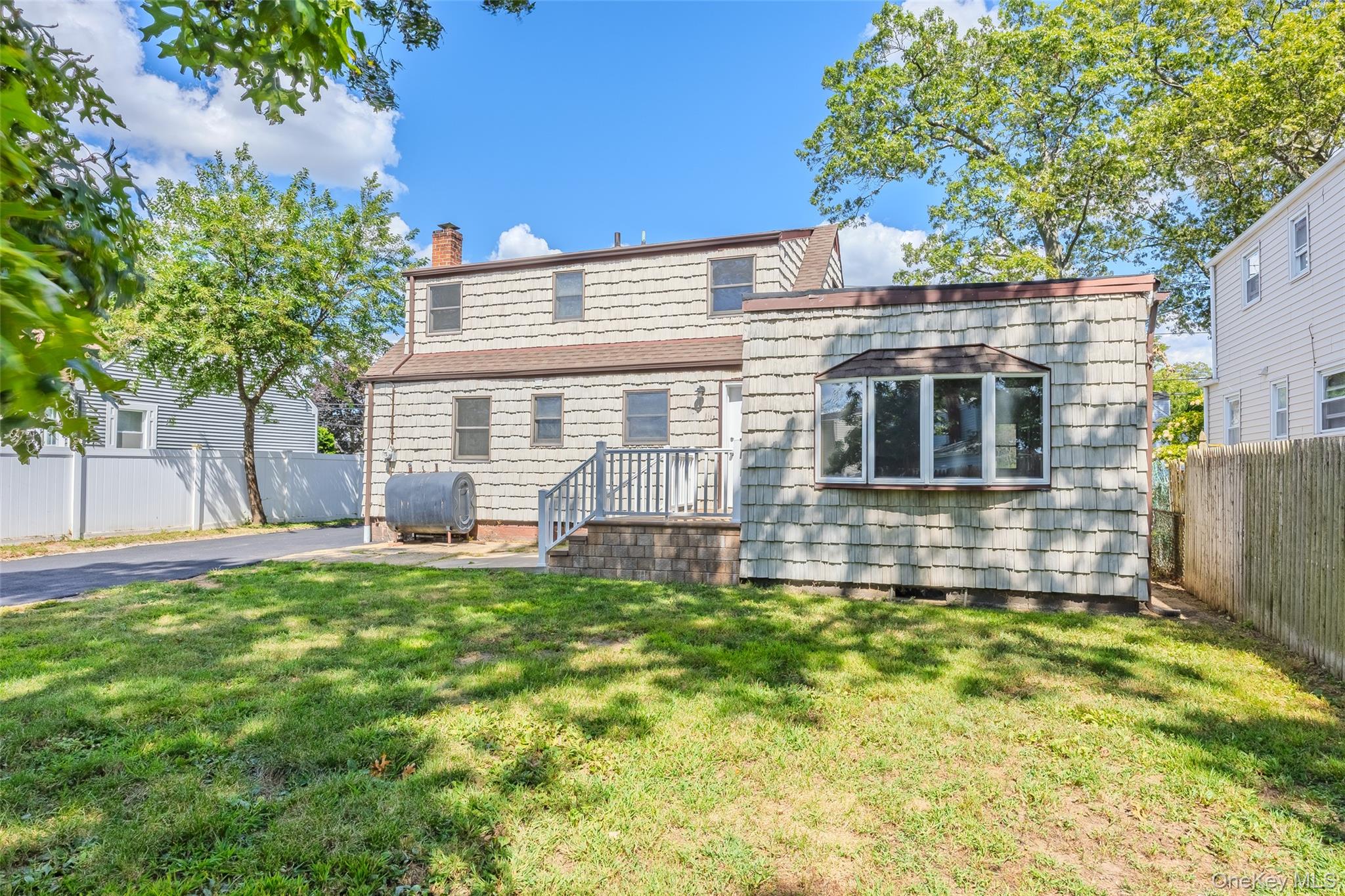 196 S Broome Avenue, Lindenhurst, NY 11757