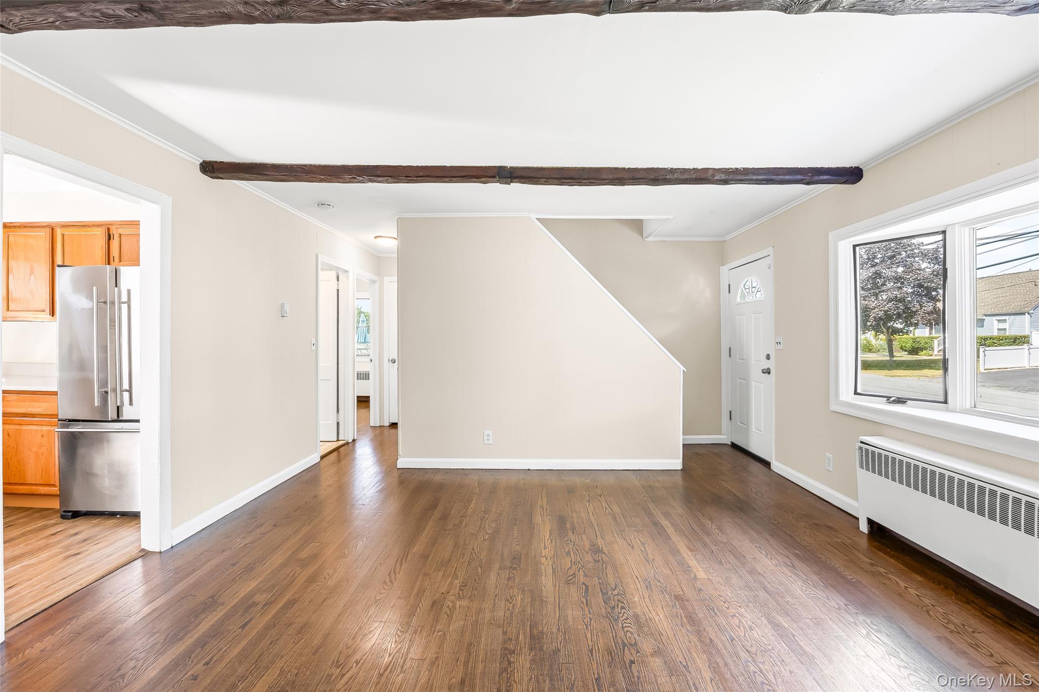 196 S Broome Avenue, Lindenhurst, NY 11757