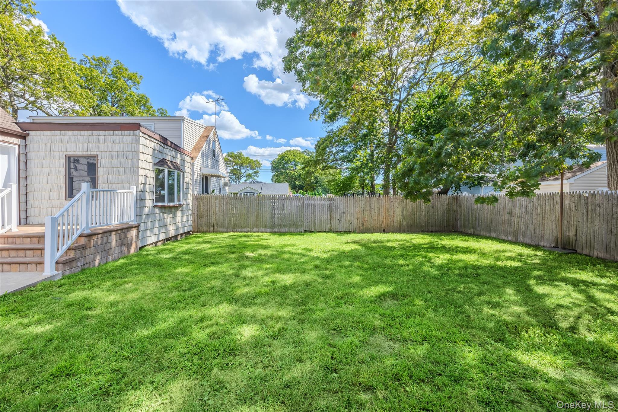 196 S Broome Avenue, Lindenhurst, NY 11757