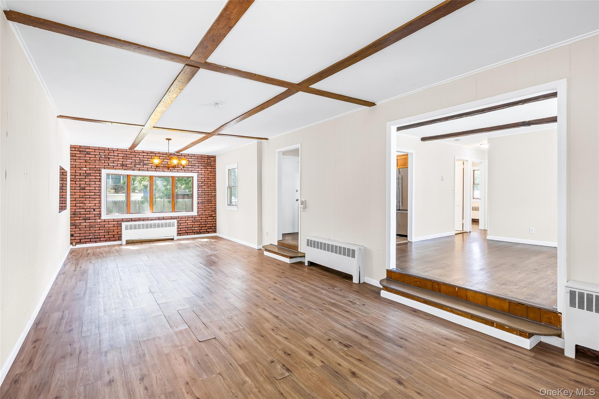 196 S Broome Avenue, Lindenhurst, NY 11757