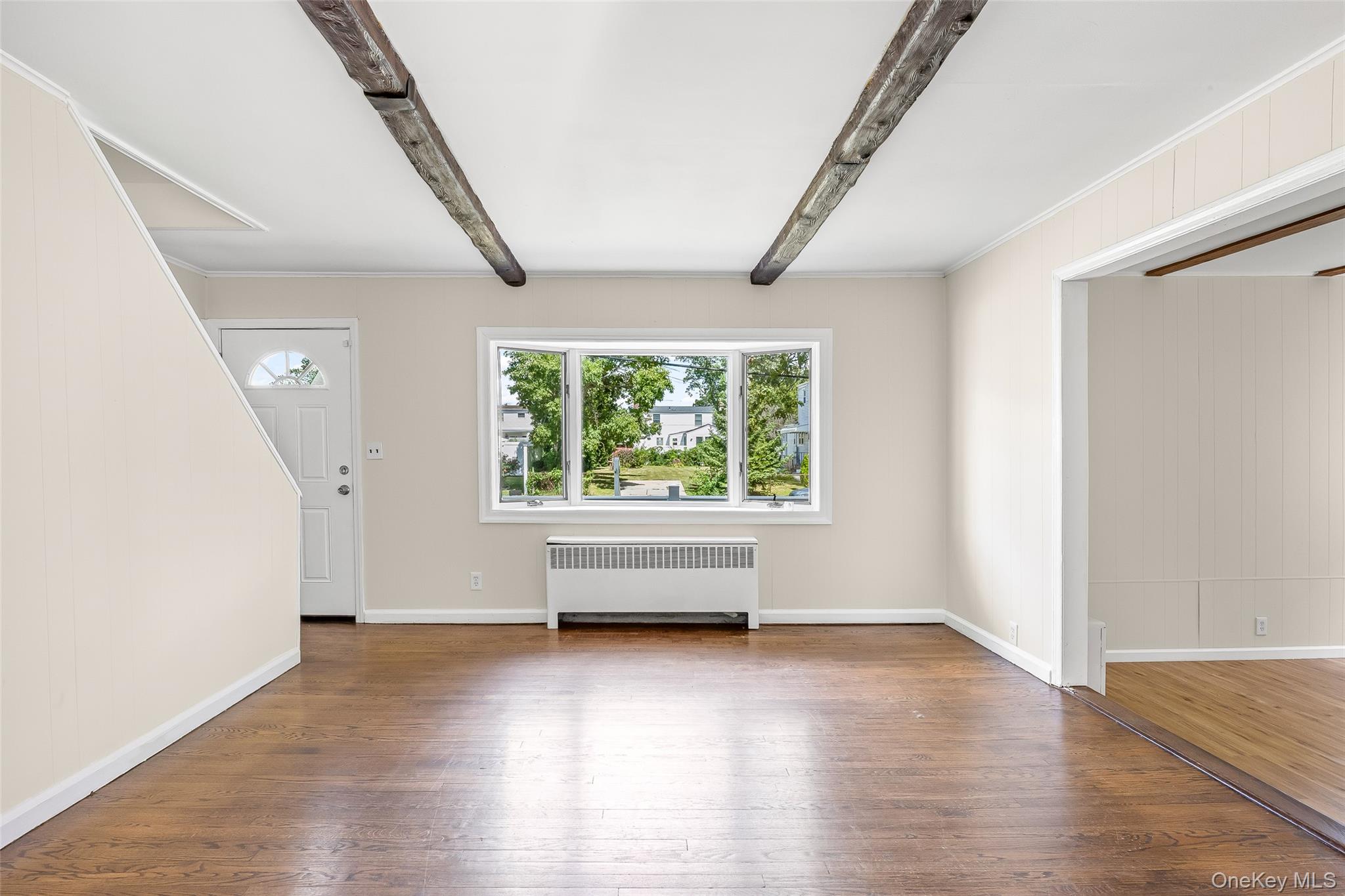 196 S Broome Avenue, Lindenhurst, NY 11757