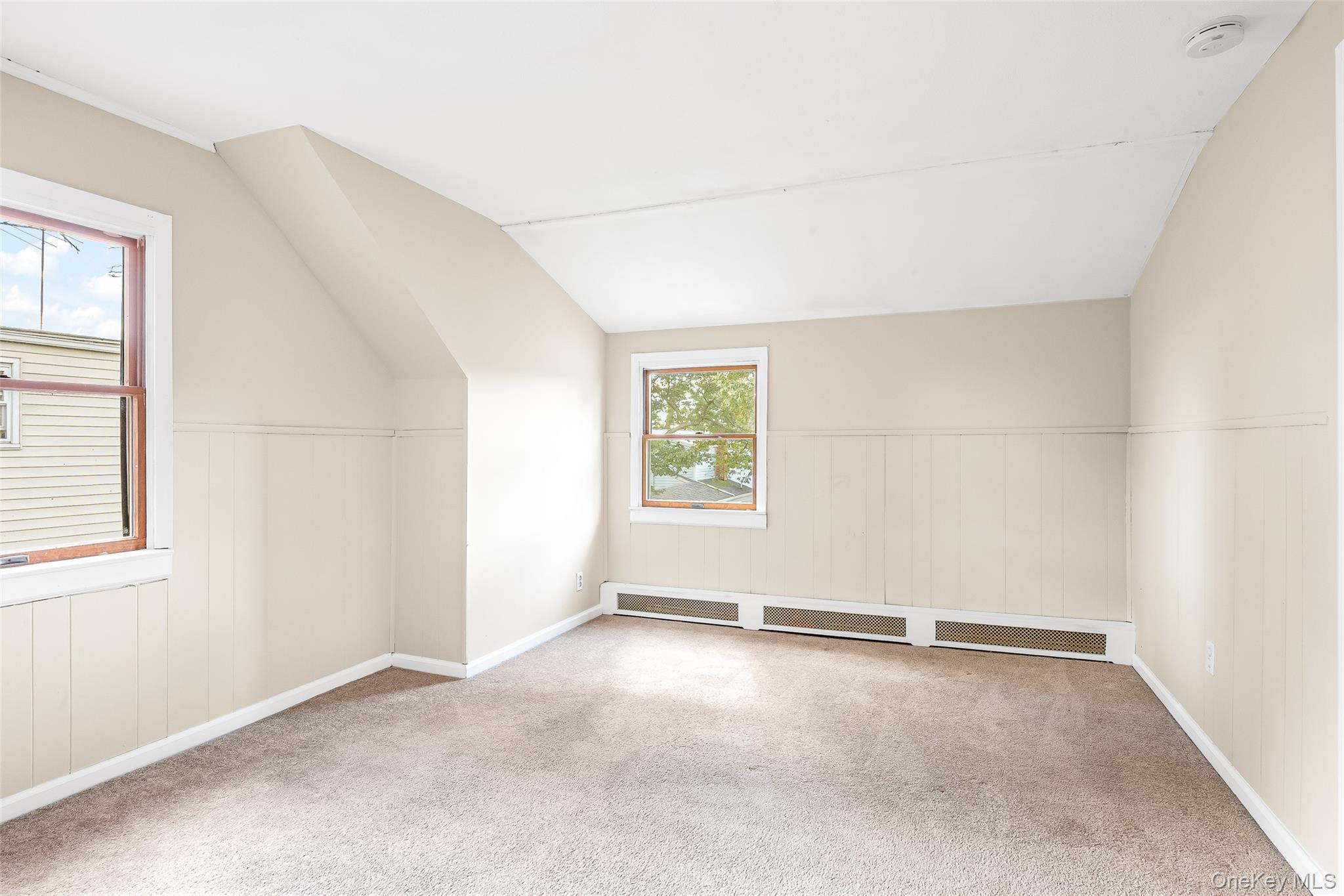 196 S Broome Avenue, Lindenhurst, NY 11757