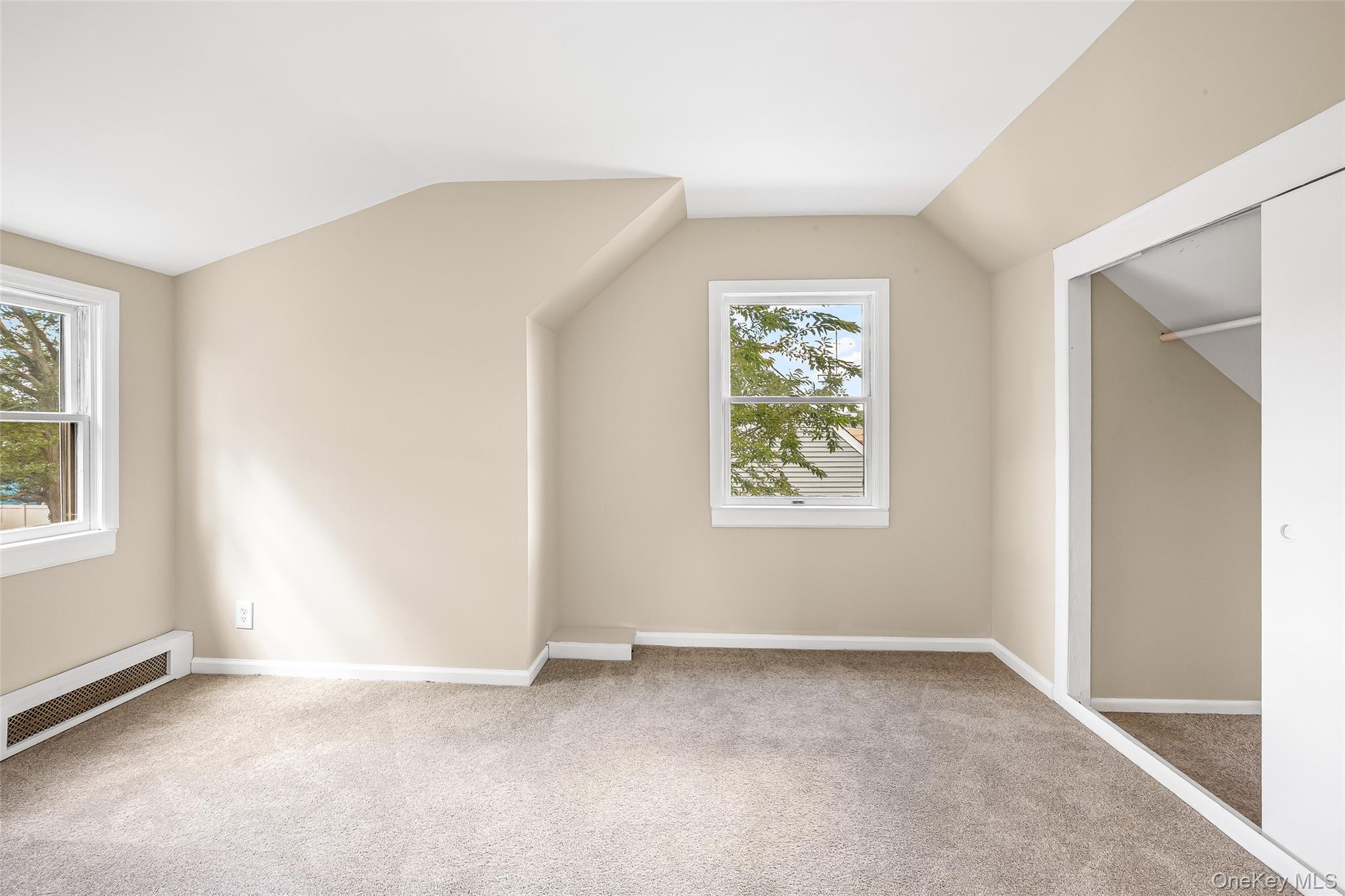 196 S Broome Avenue, Lindenhurst, NY 11757