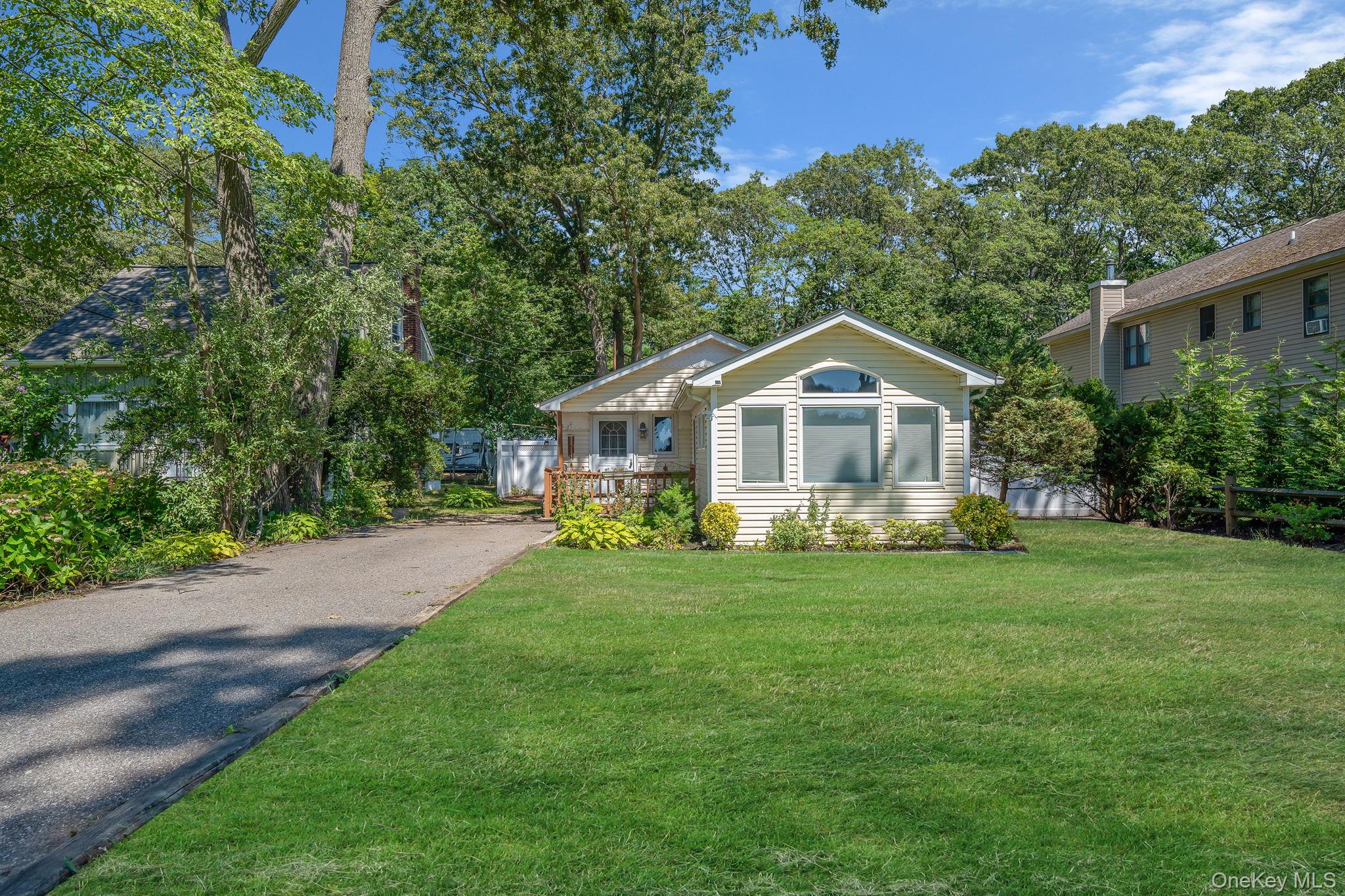 33 Wylde Road, Mount Sinai, NY 11766
