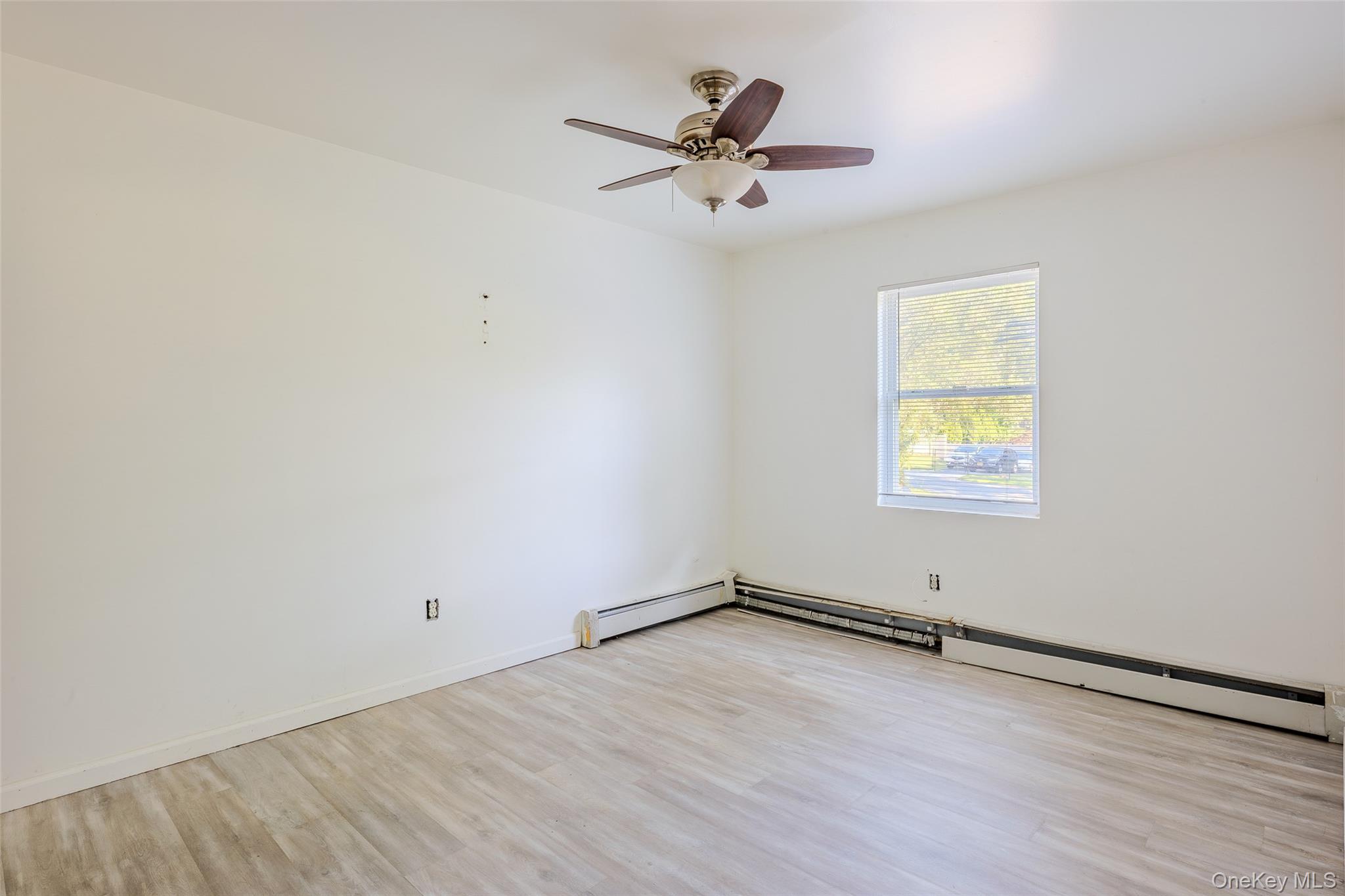 11 Seymour Lane, Medford, NY 11763