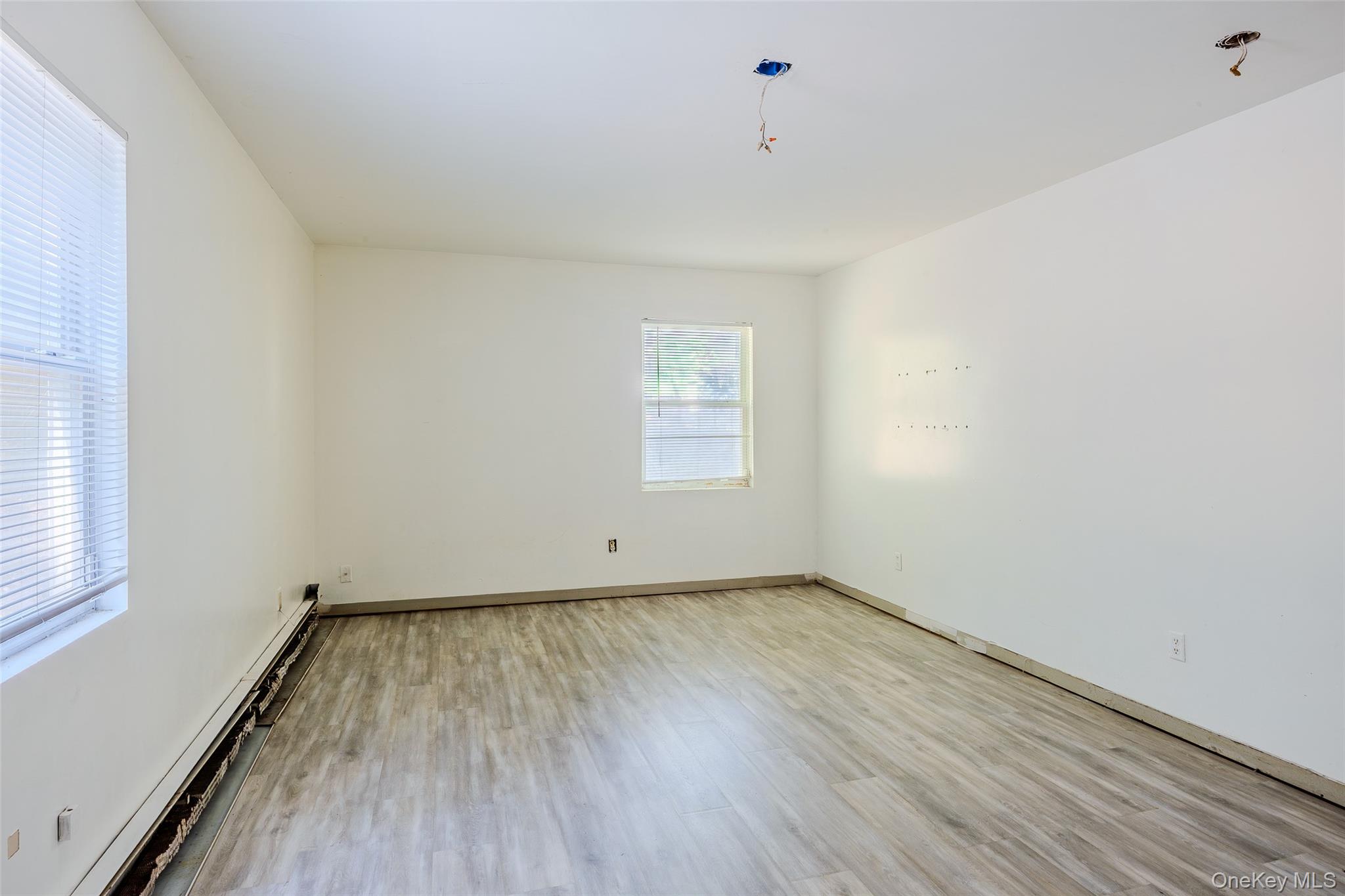 11 Seymour Lane, Medford, NY 11763