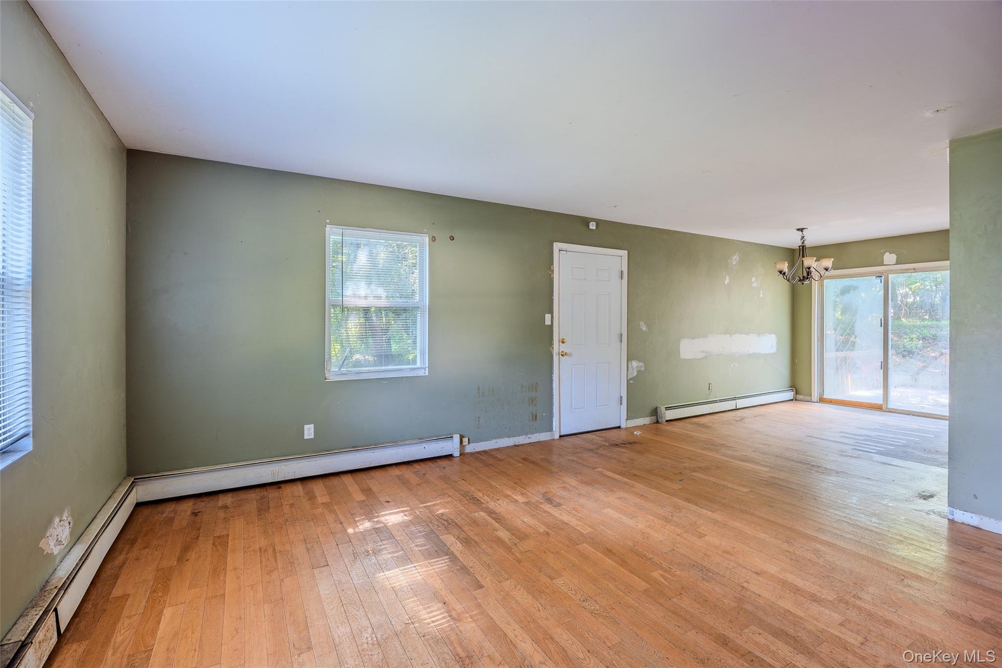 11 Seymour Lane, Medford, NY 11763