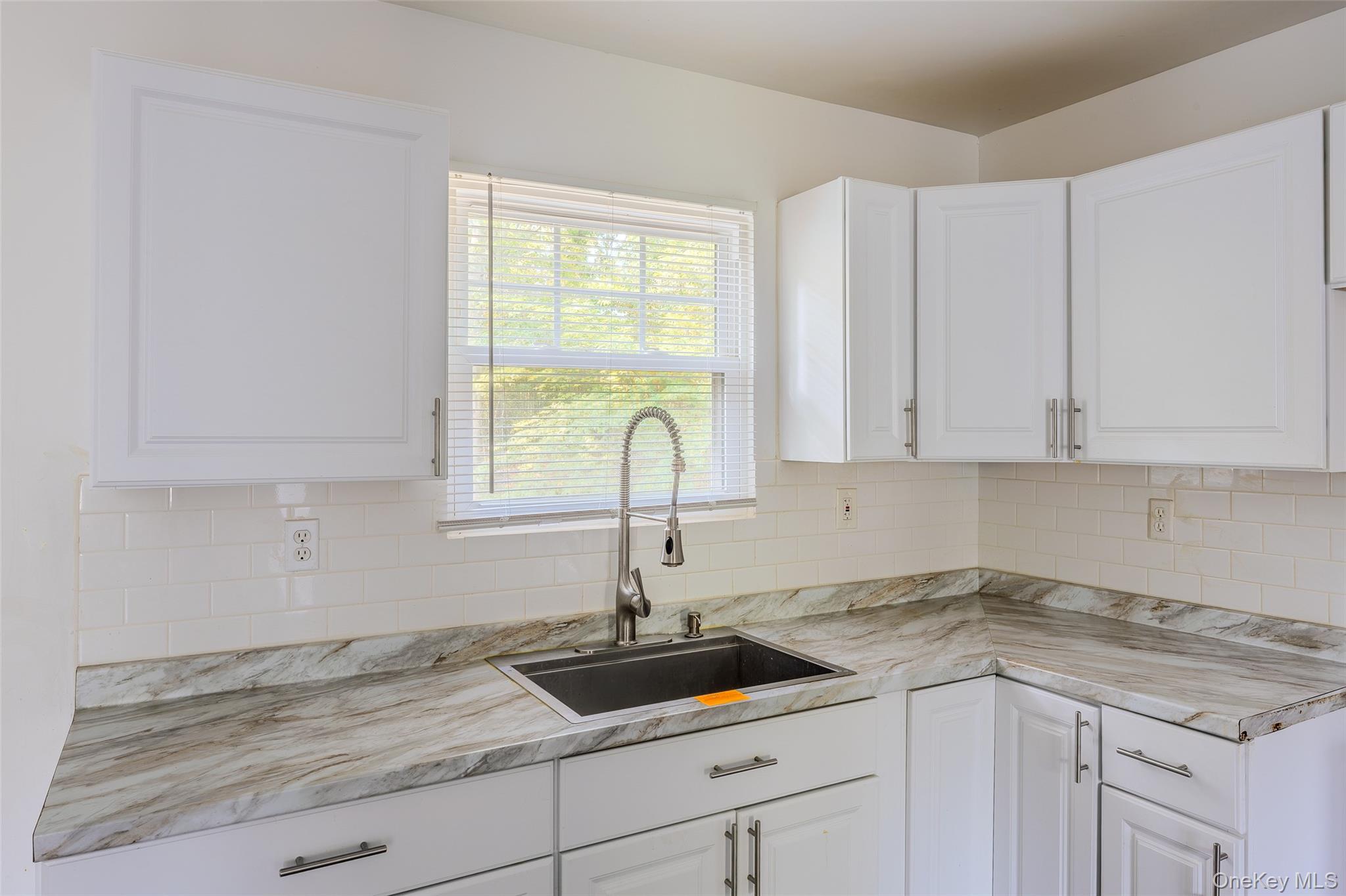 11 Seymour Lane, Medford, NY 11763