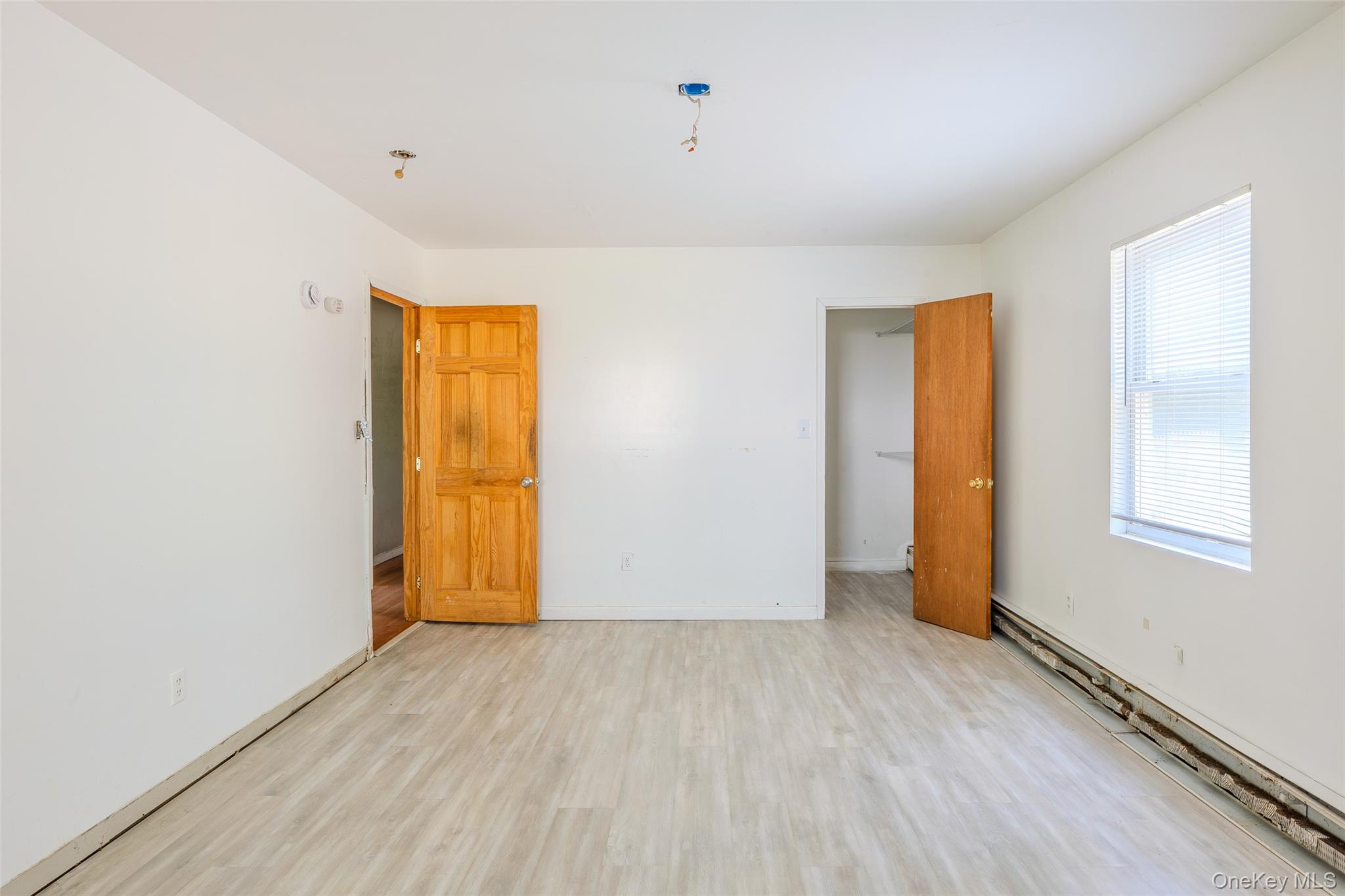 11 Seymour Lane, Medford, NY 11763