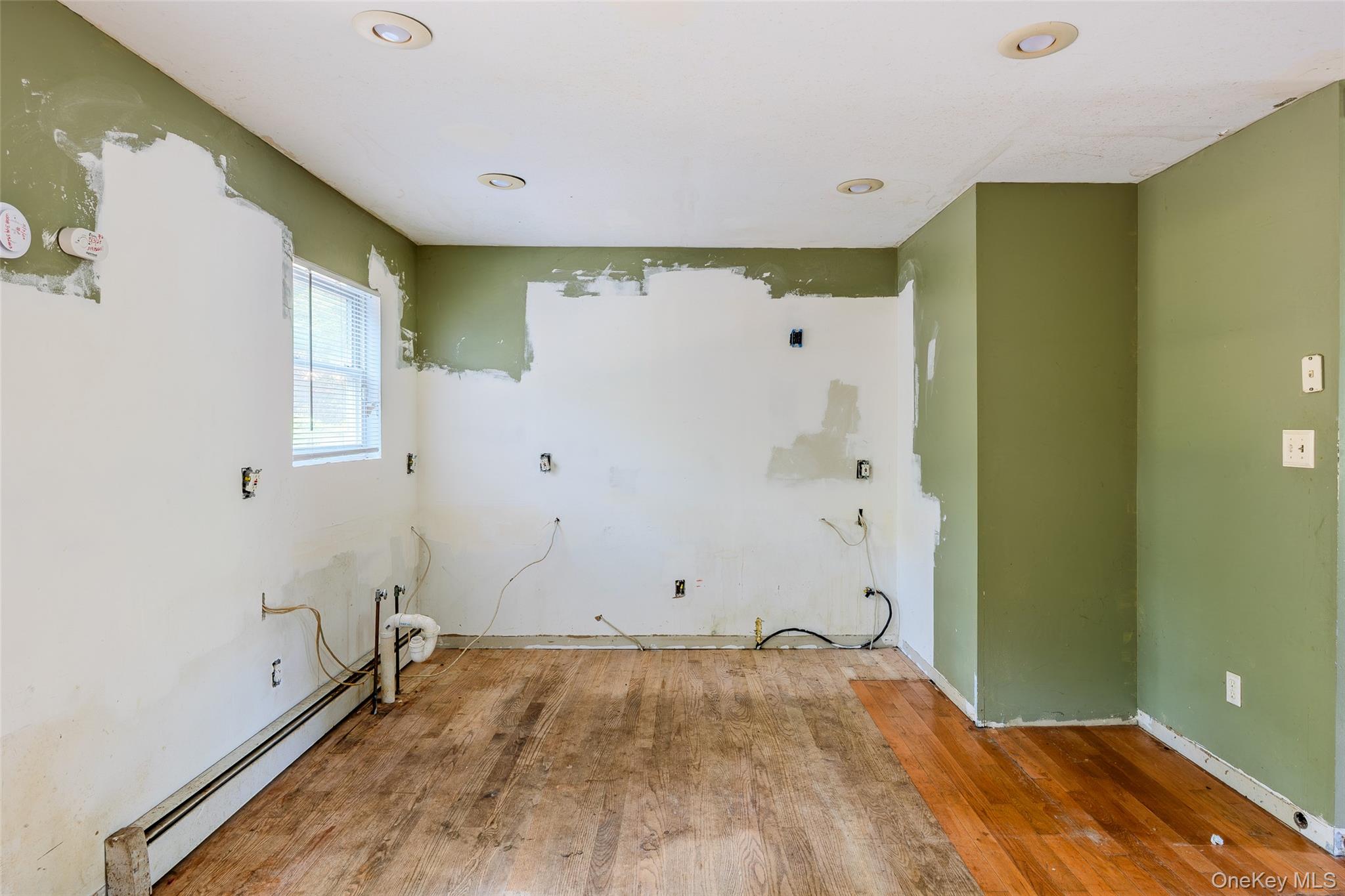 11 Seymour Lane, Medford, NY 11763