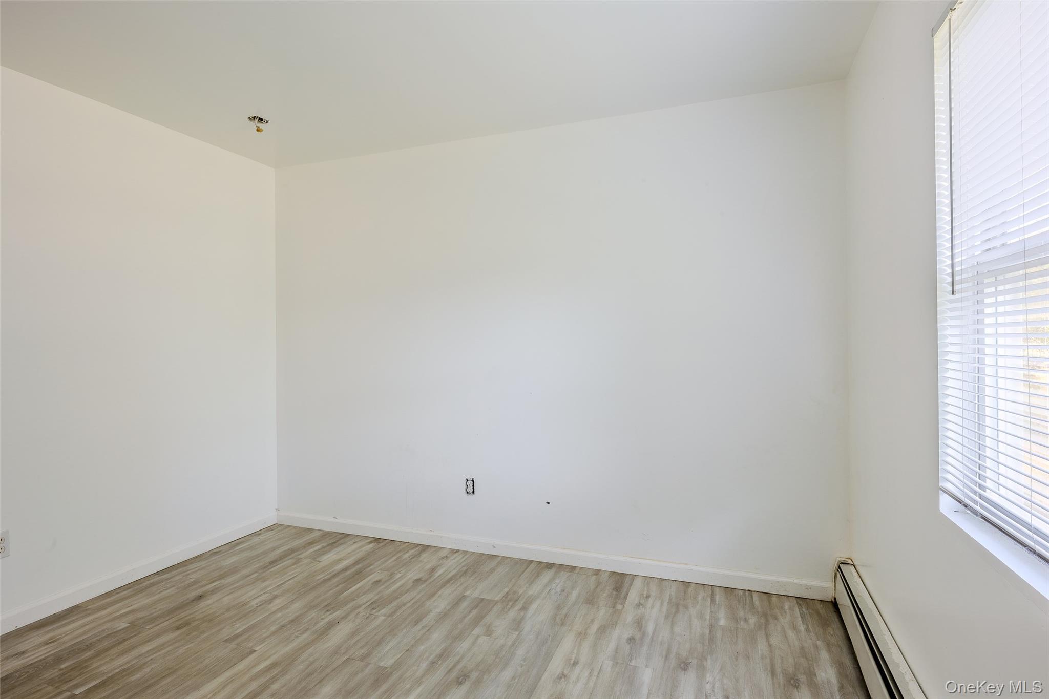 11 Seymour Lane, Medford, NY 11763