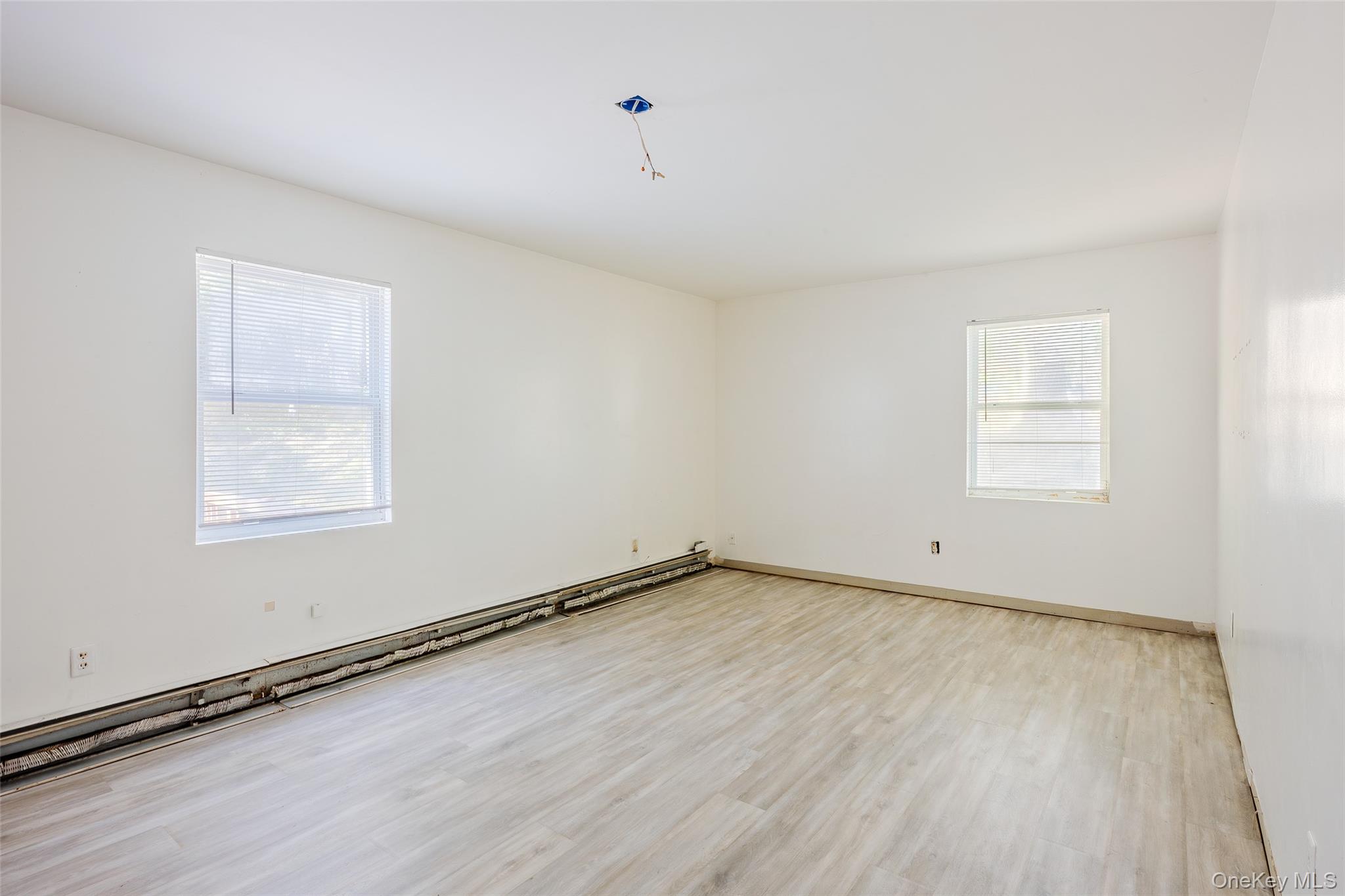 11 Seymour Lane, Medford, NY 11763