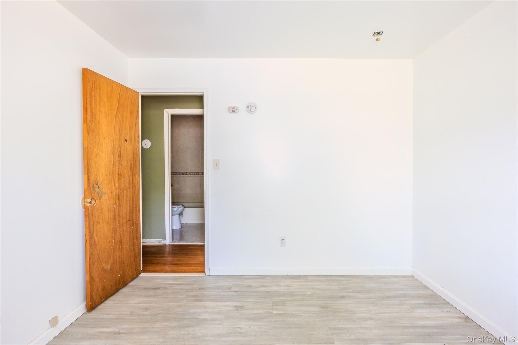 11 Seymour Lane, Medford, NY 11763