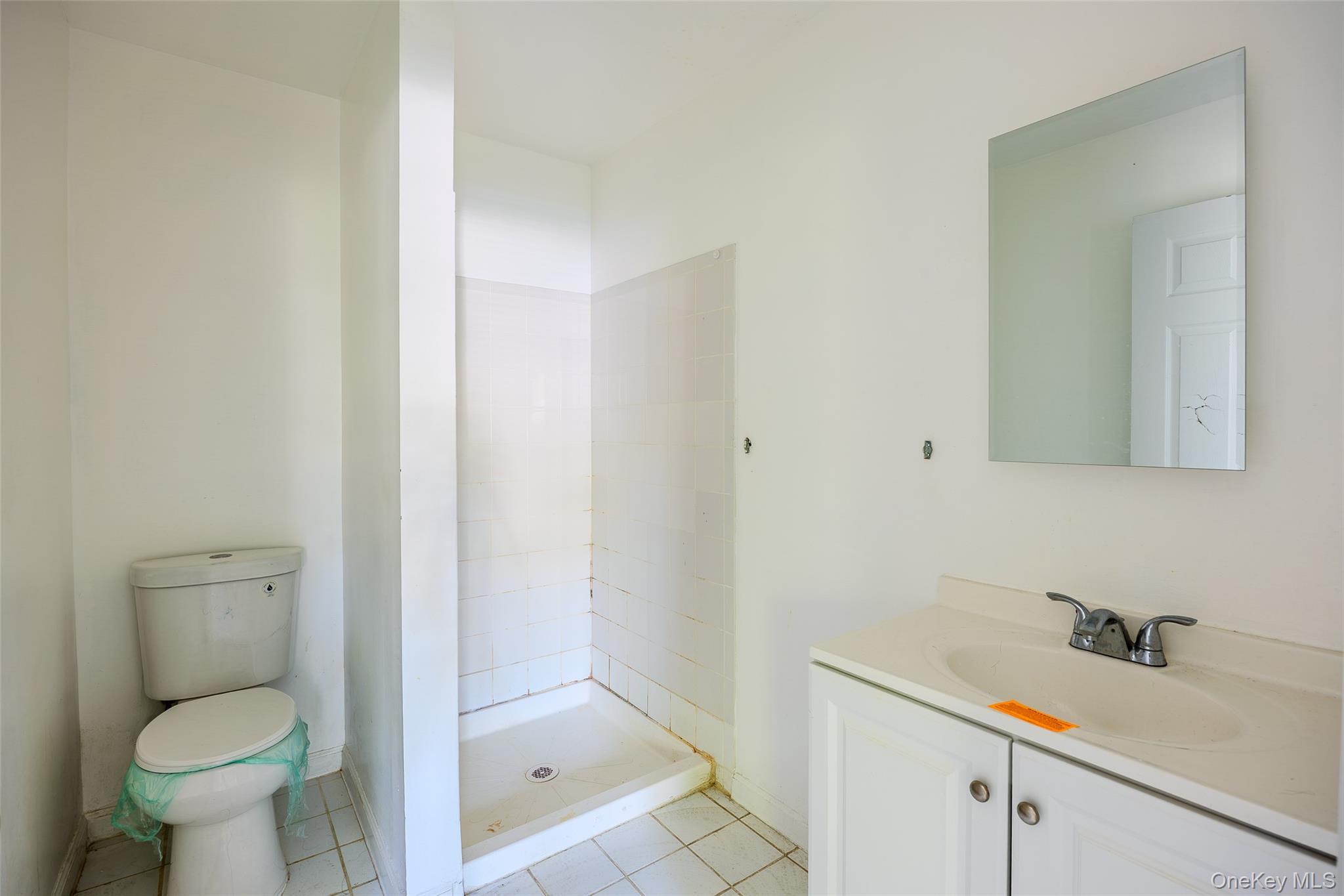 11 Seymour Lane, Medford, NY 11763