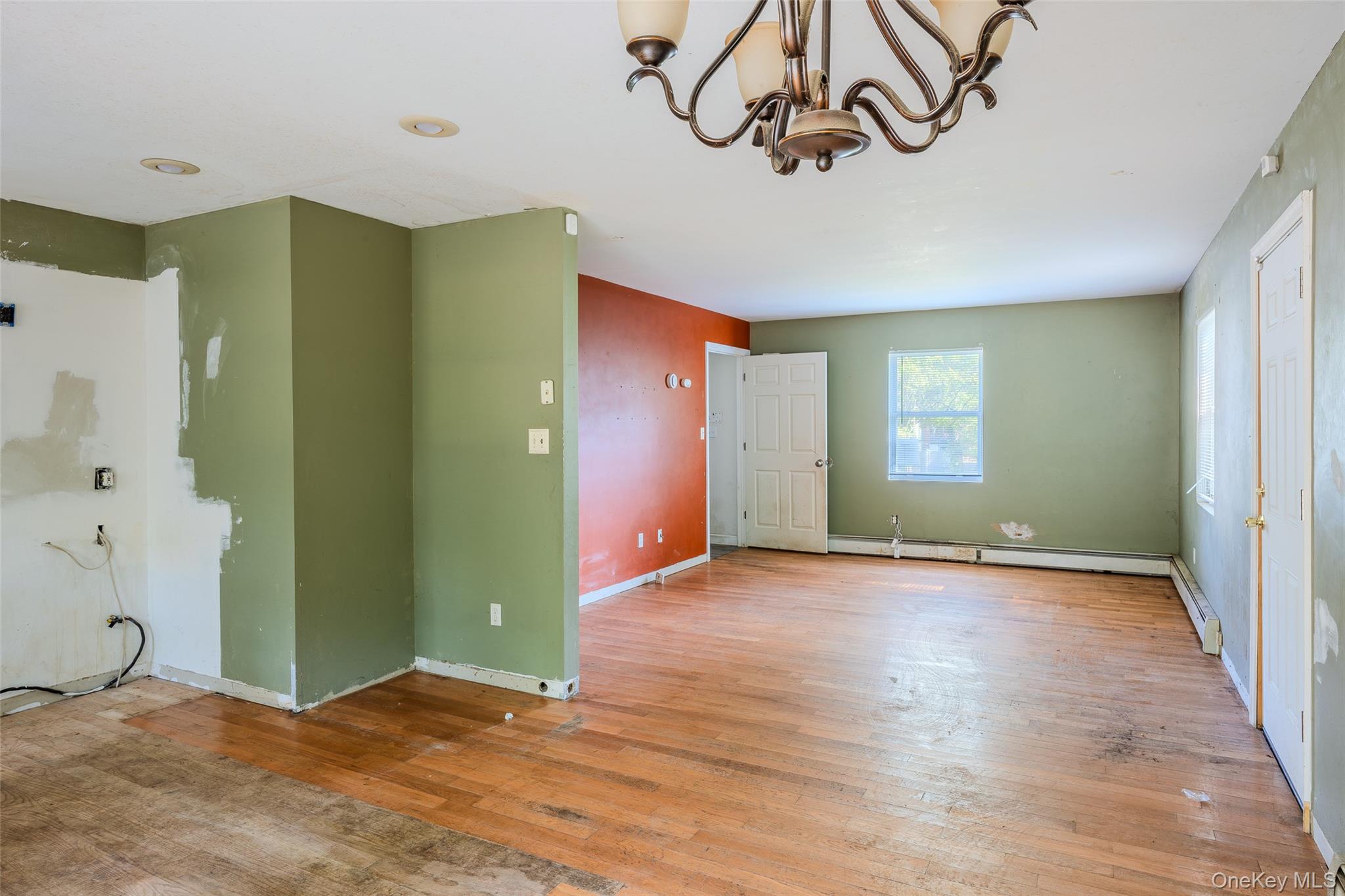 11 Seymour Lane, Medford, NY 11763