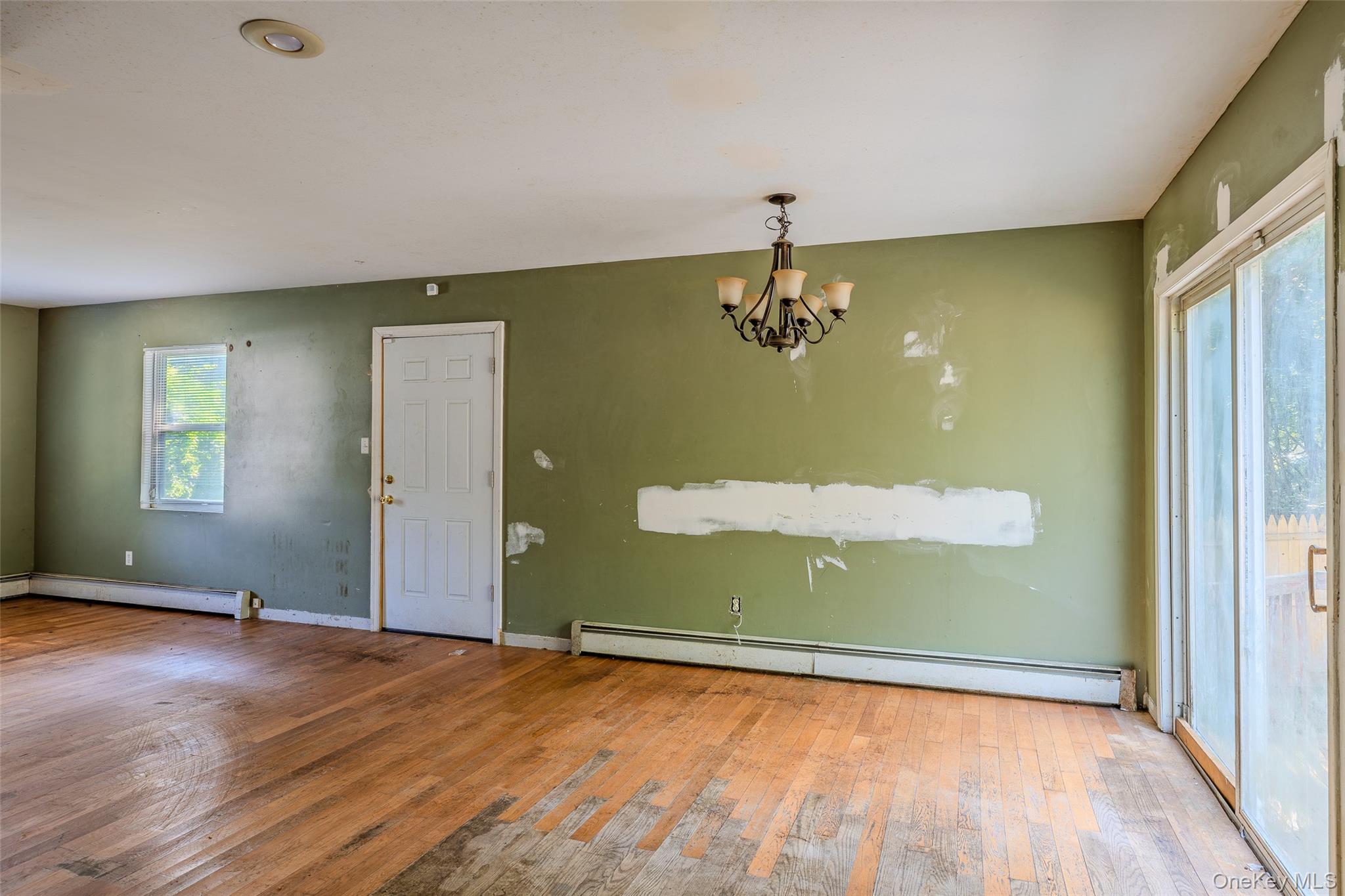 11 Seymour Lane, Medford, NY 11763