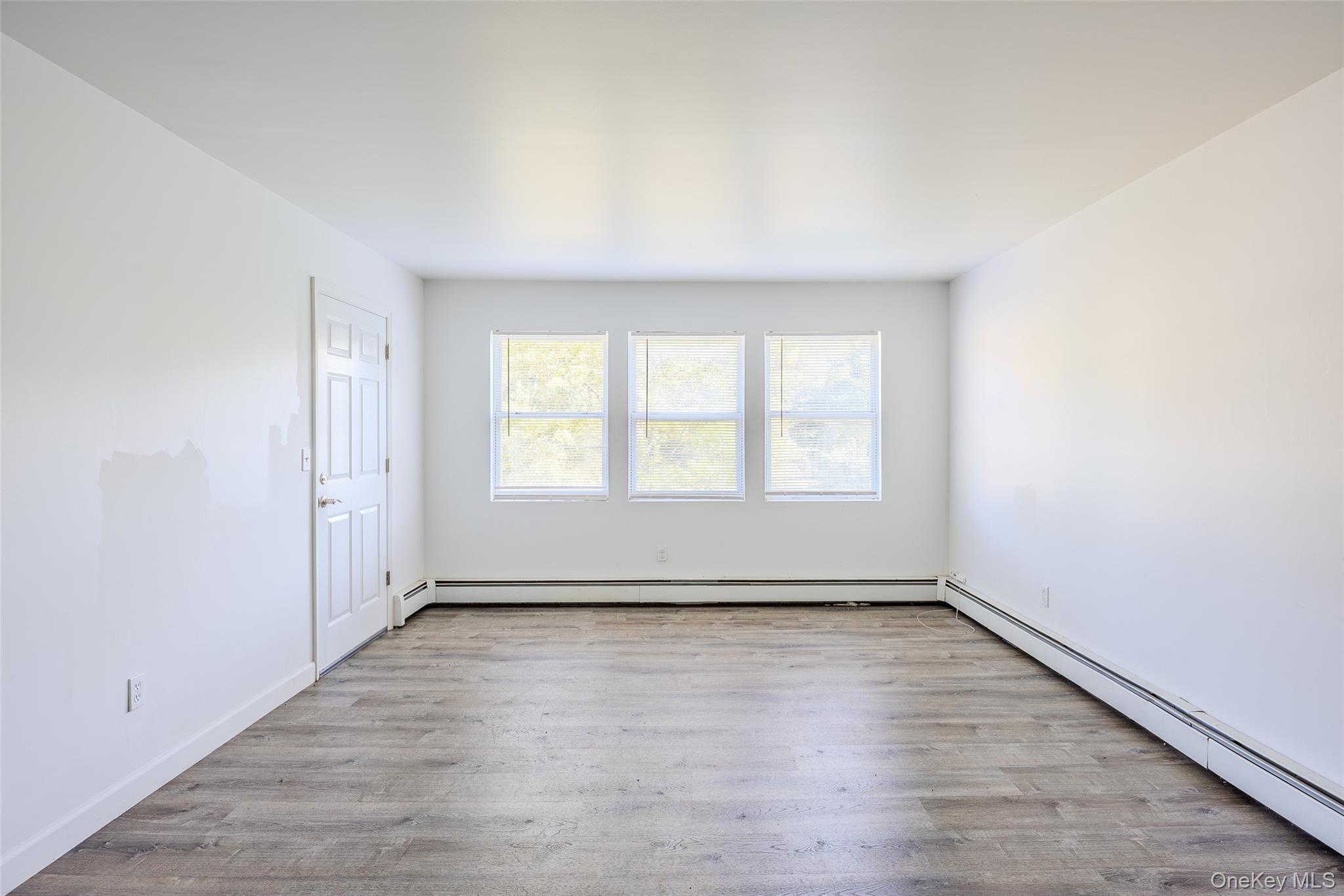 11 Seymour Lane, Medford, NY 11763