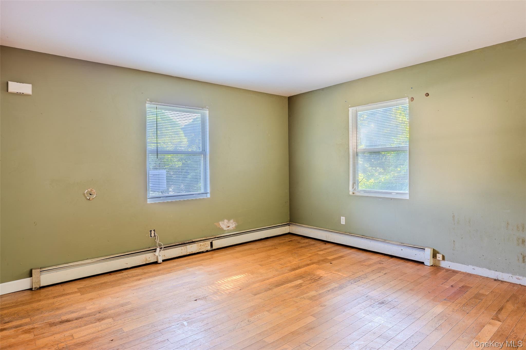 11 Seymour Lane, Medford, NY 11763