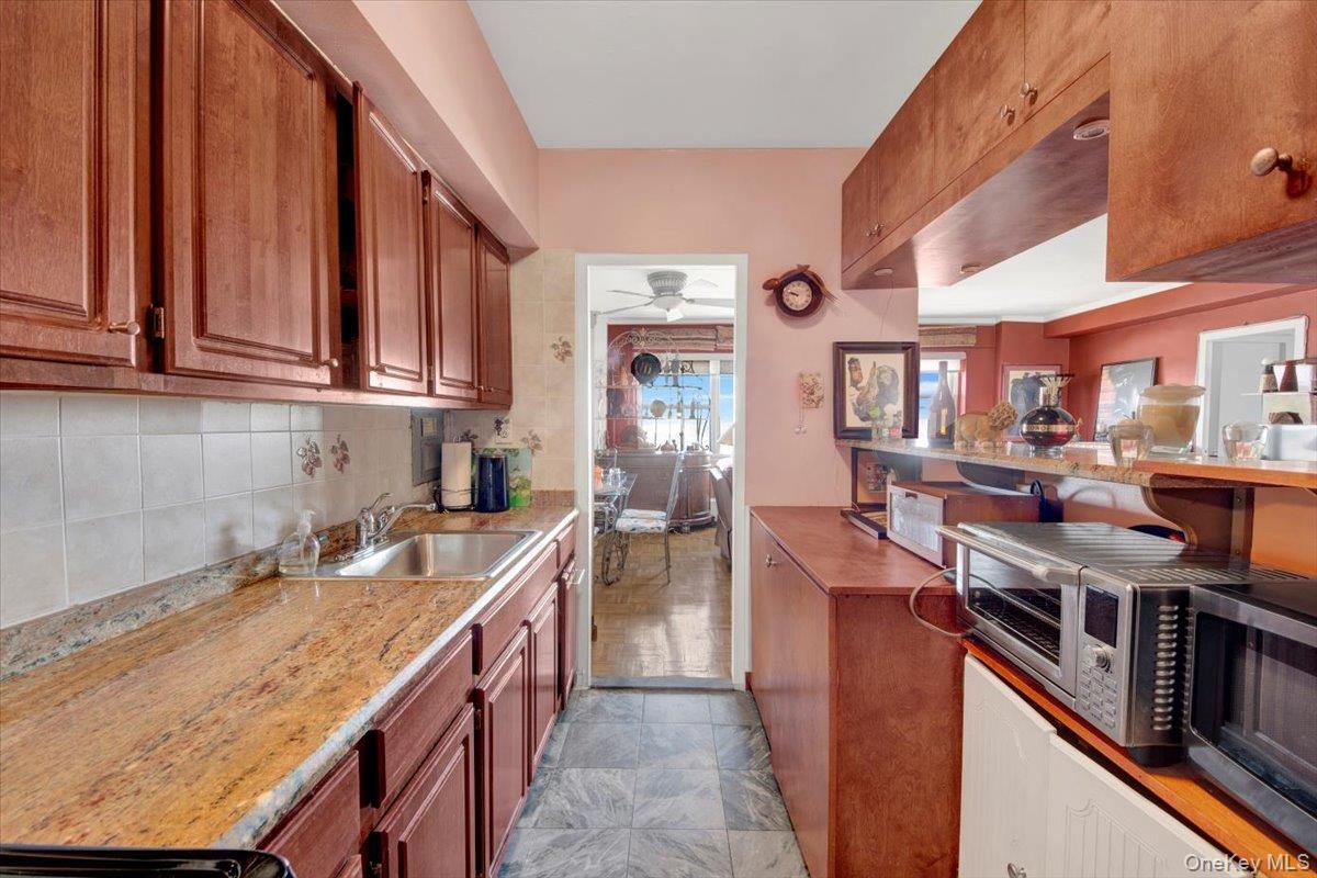 4 Fordham Hill Oval # 16C, Bronx, NY 10468