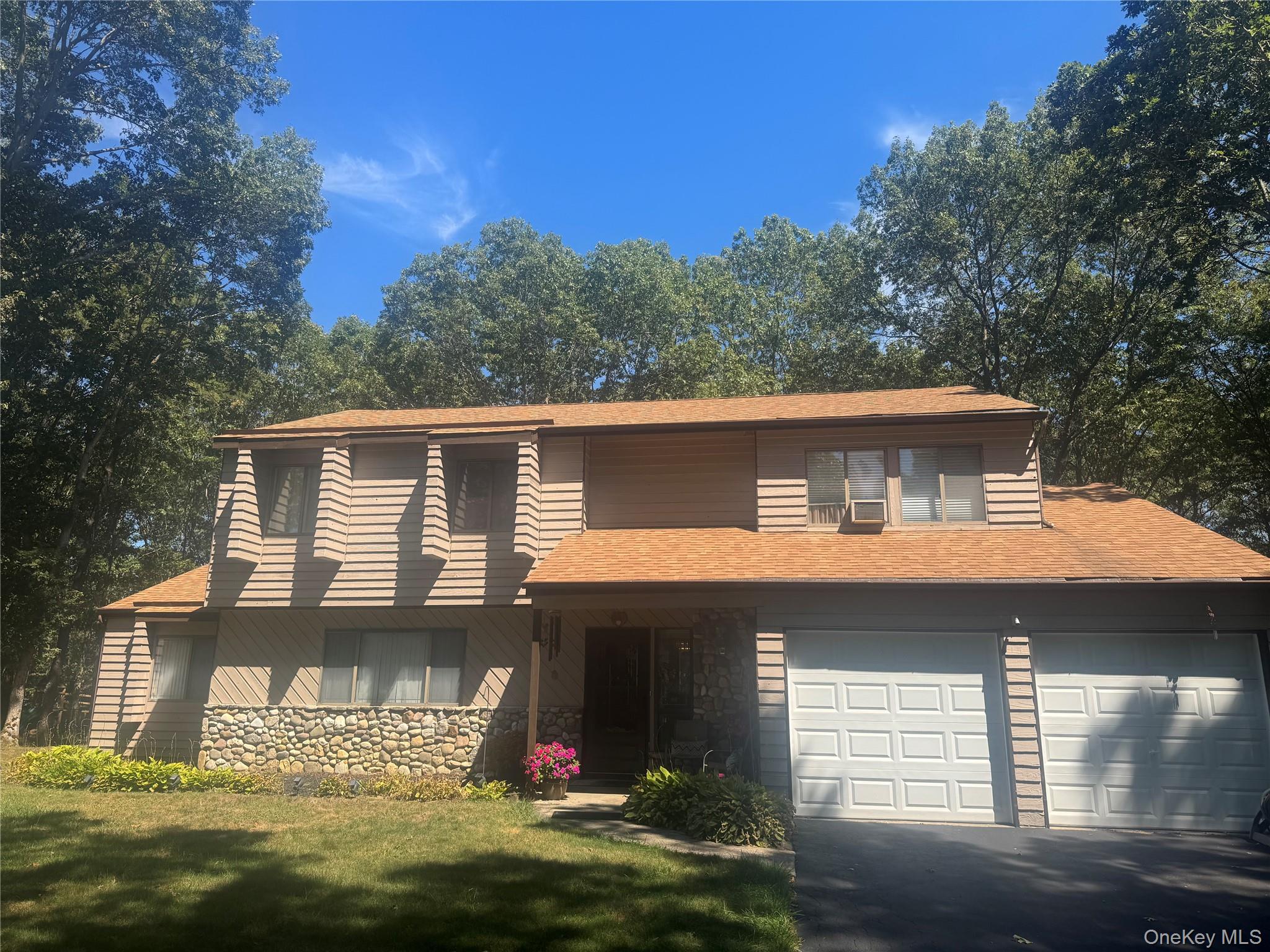 15 Hastings Drive, Ridge, NY 11961